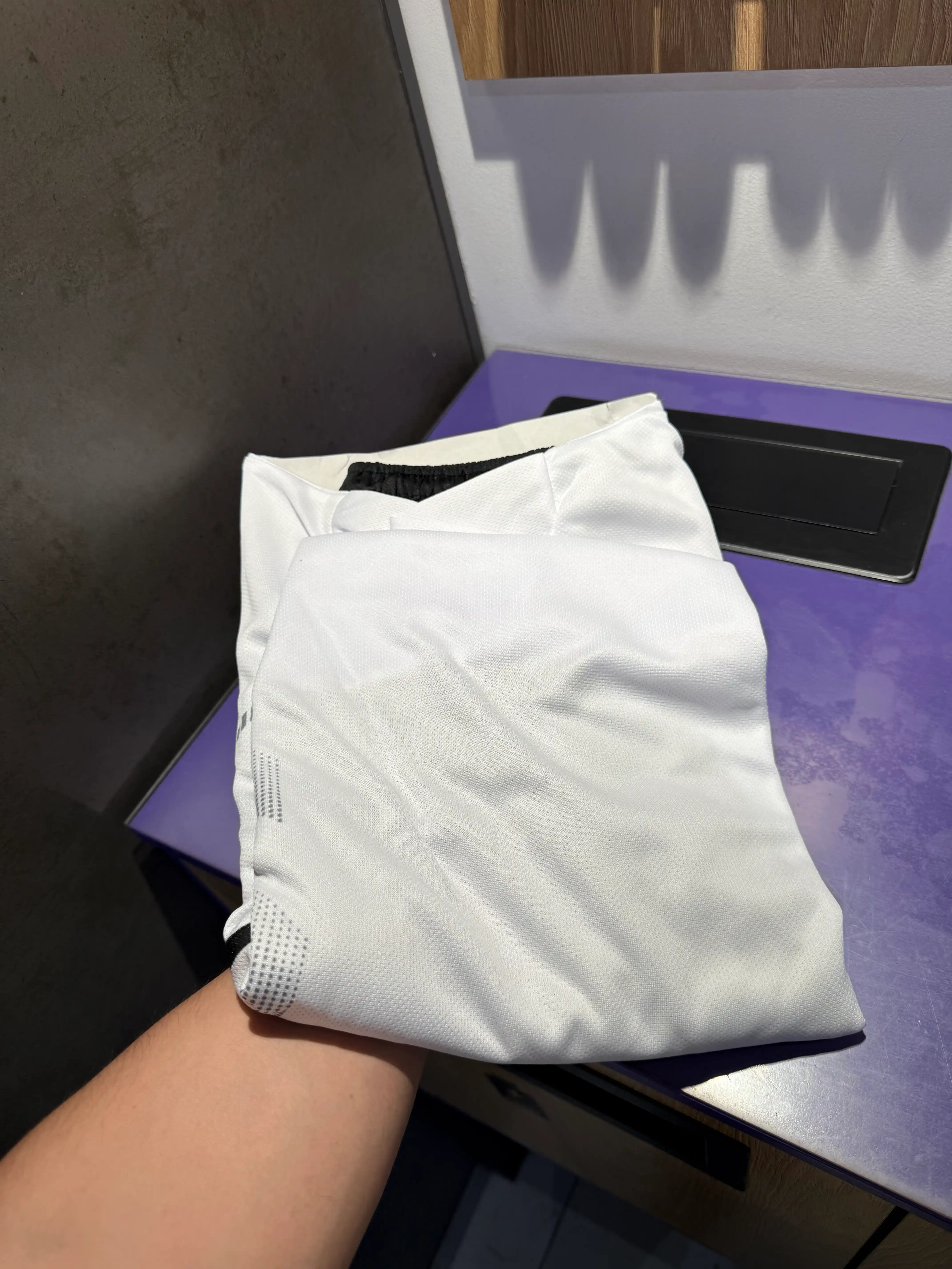Erkaklar uchun futbolka va shortiklar sport kiyimi fitnes forma ikki qismli kiyim