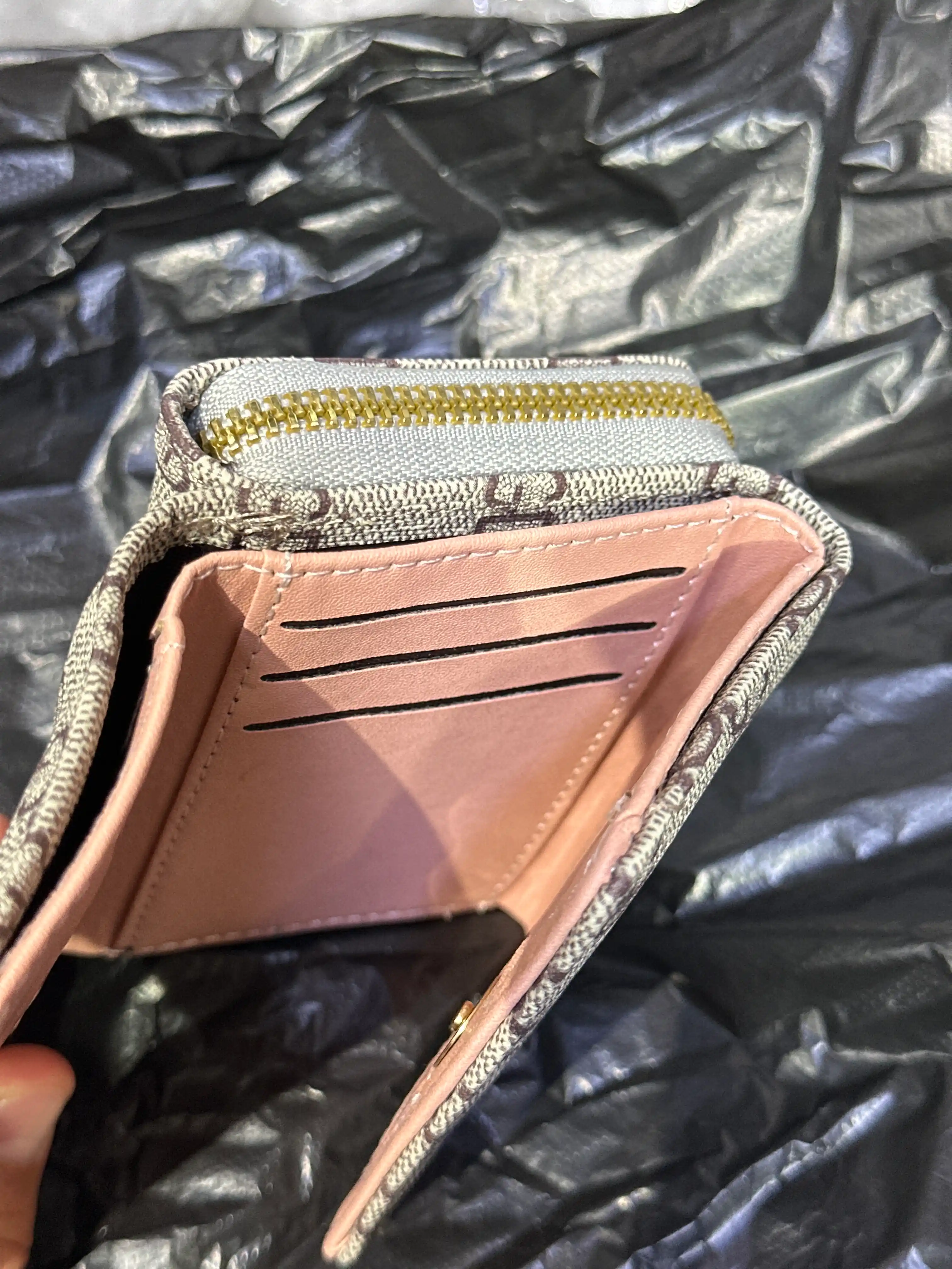 Ayollar uchun eko charm hamyon, 3 buklama, pul bo‘limi, 5+ karta