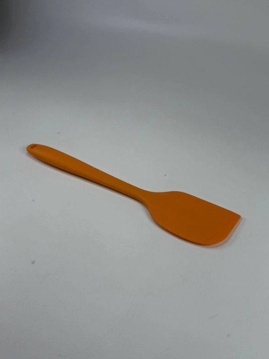 Silikon kurakcha, kapkir, issiqlikka chidamli va yopishmaydigan