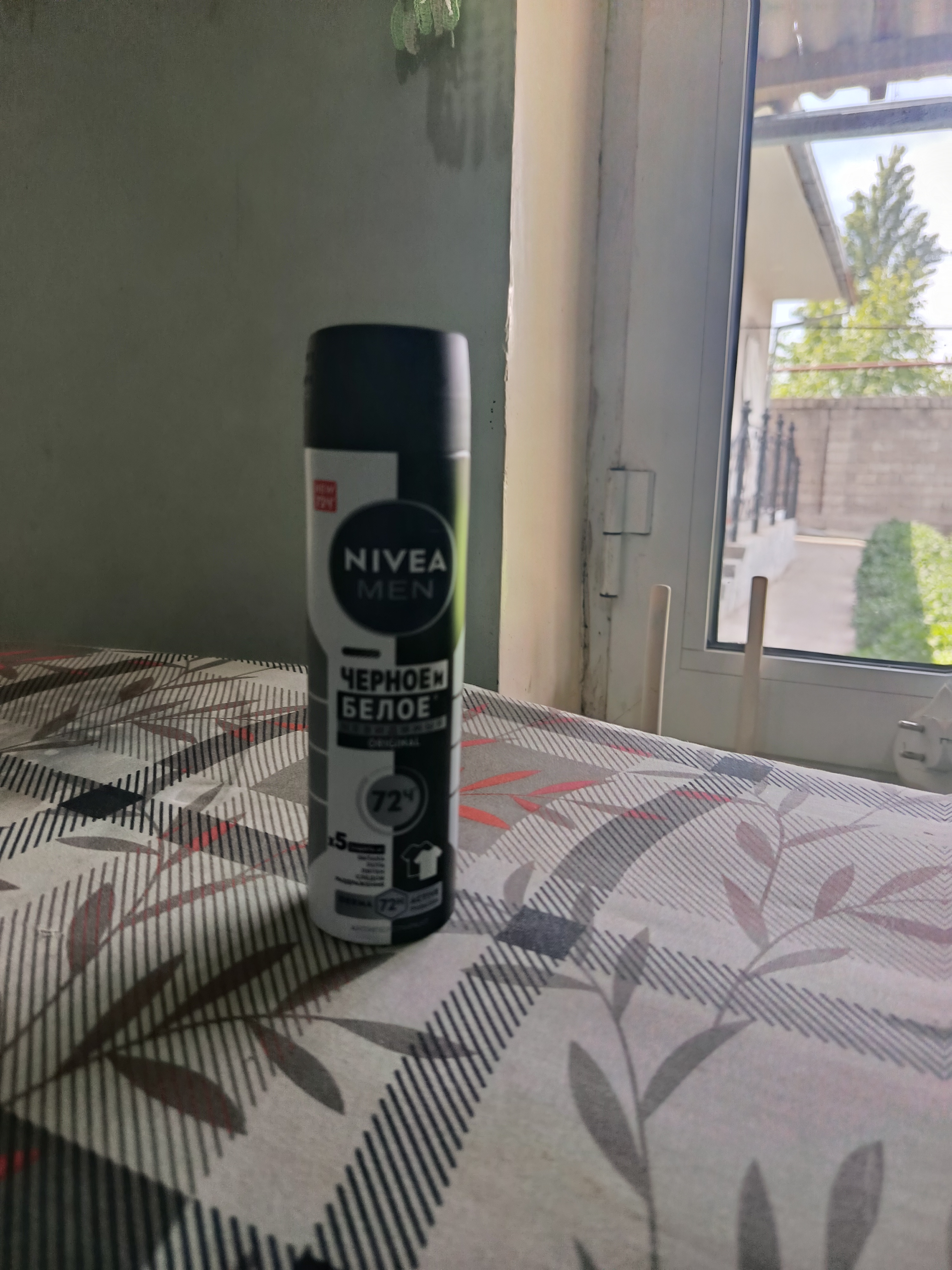 NIVEA MEN erkaklar uchun dezodorant sprey, qora va oq uchun ko'rinmas himoya, 150 ml