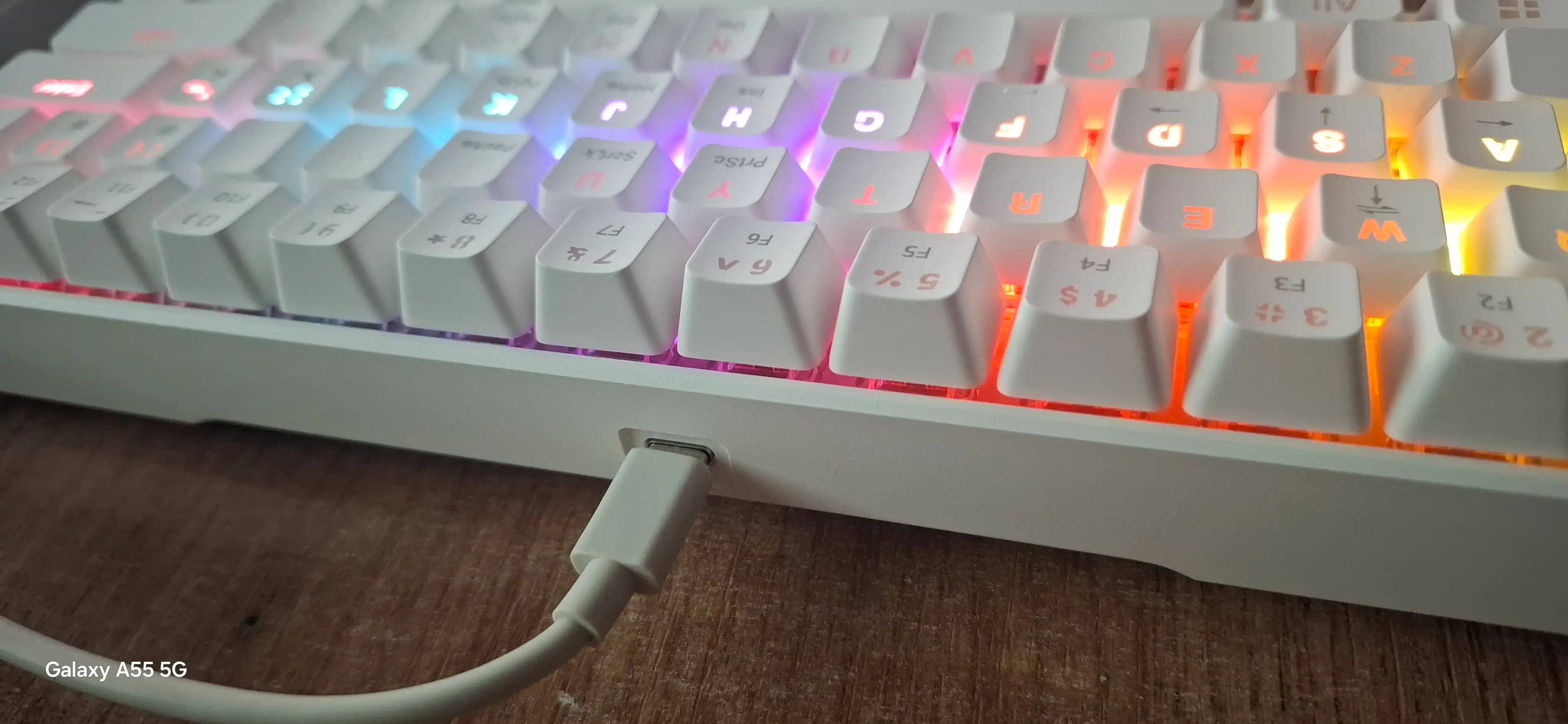 Geymerlar uchun RGB yoritilgan AJAZZ o‘yin klaviaturasi mexanik / membranali