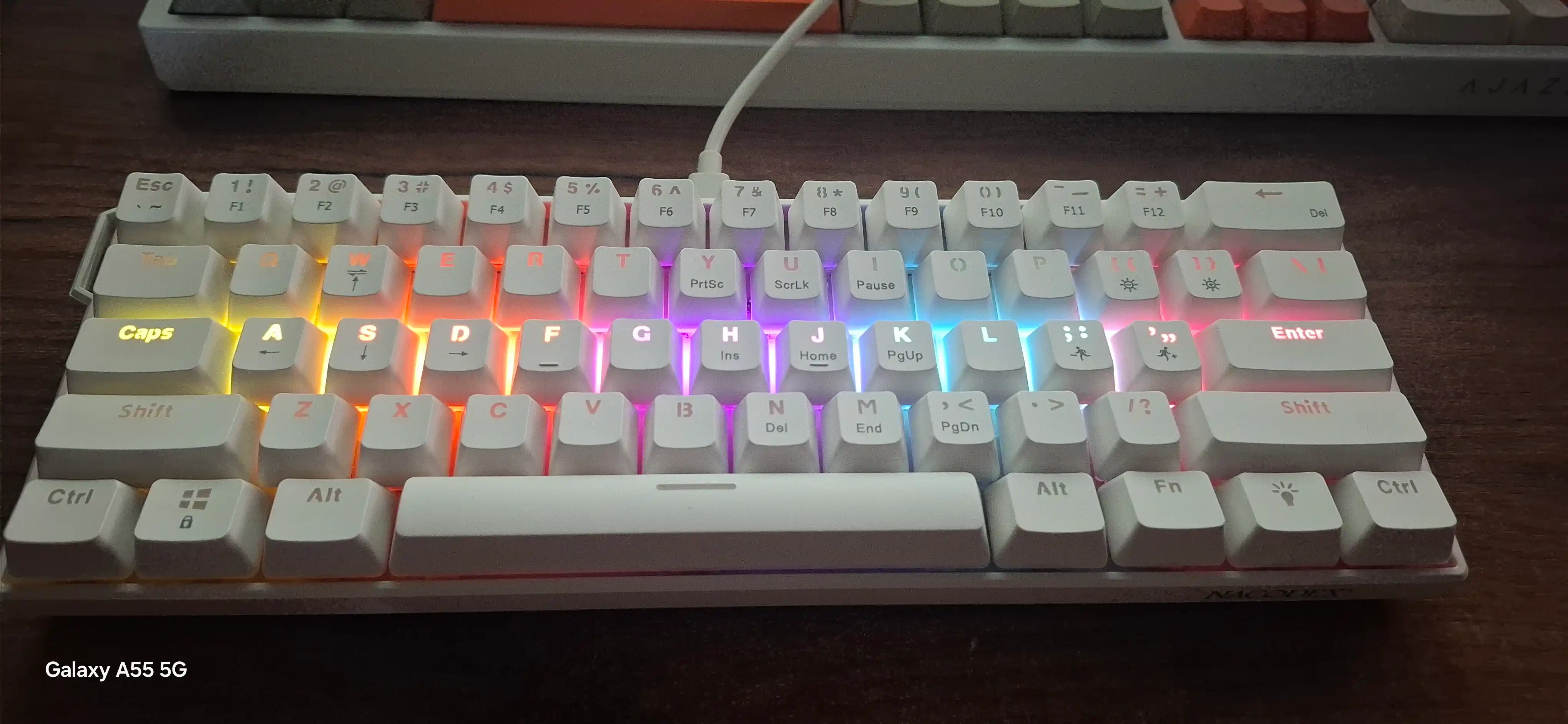 Geymerlar uchun RGB yoritilgan AJAZZ o‘yin klaviaturasi mexanik / membranali