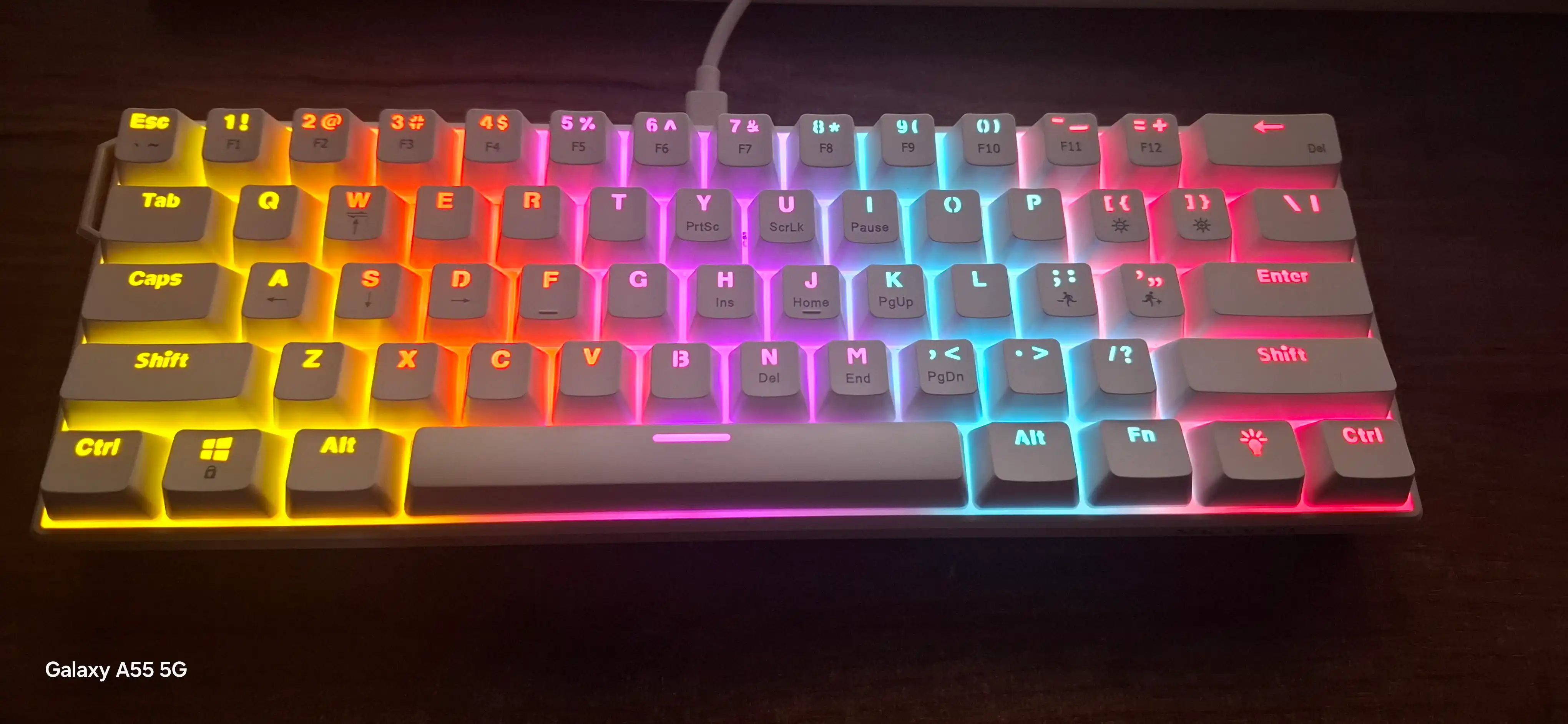 Geymerlar uchun RGB yoritilgan AJAZZ o‘yin klaviaturasi mexanik / membranali
