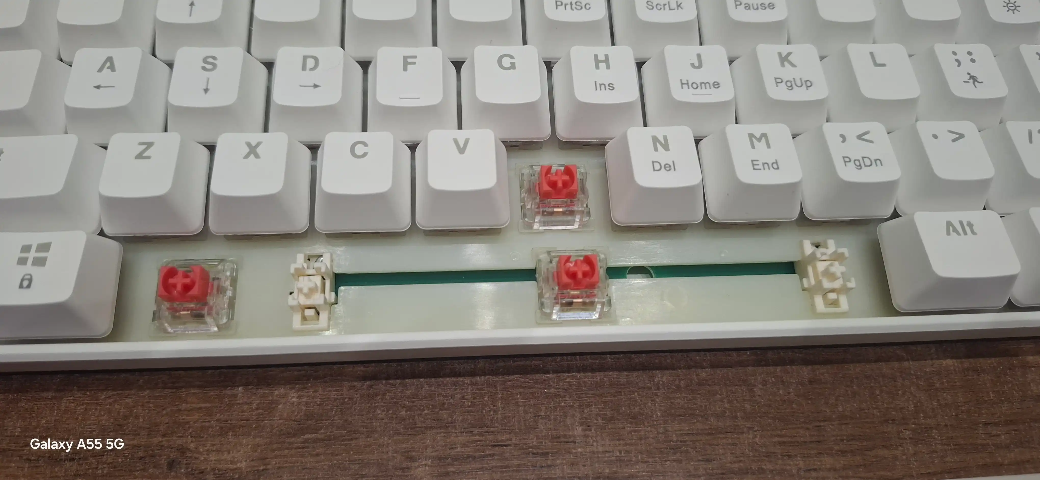 Geymerlar uchun RGB yoritilgan AJAZZ o‘yin klaviaturasi mexanik / membranali
