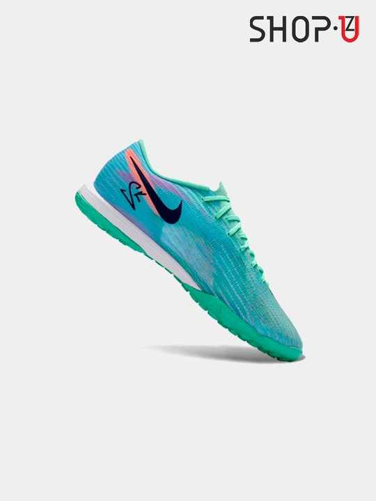 Футбольные бутсы Nike