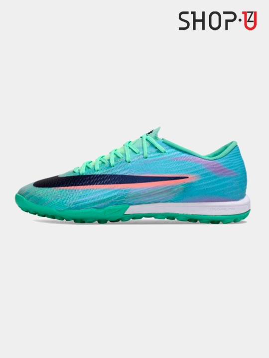 Футбольные бутсы Nike