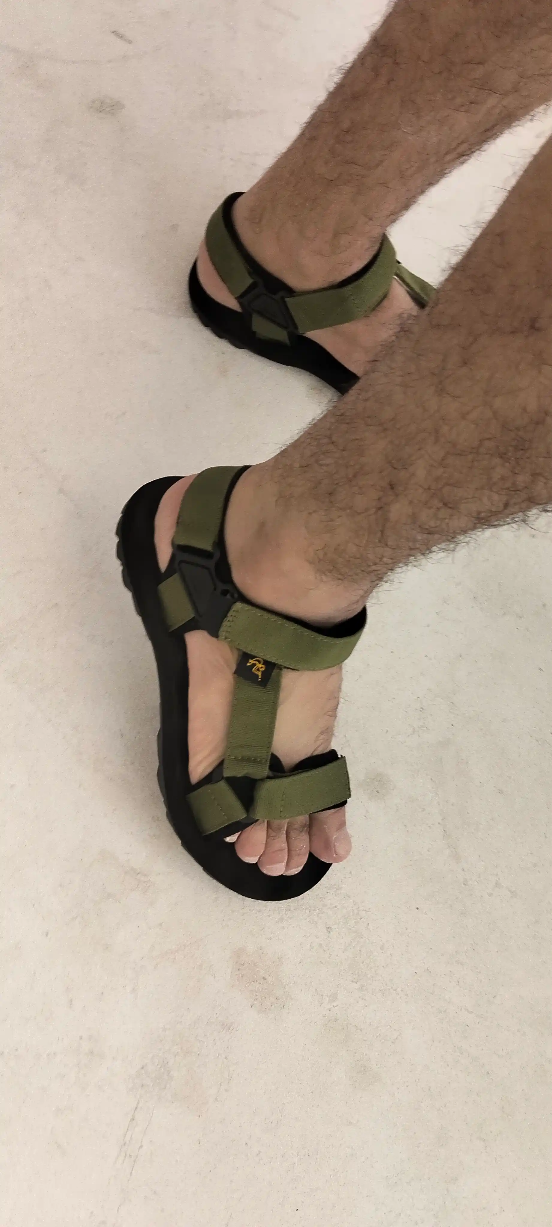 Erkaklar va ayollar uchun sandallilar