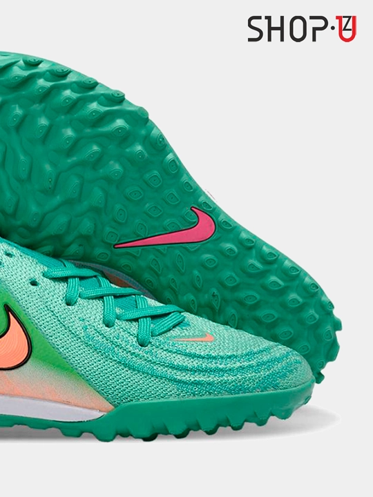 Футбольные бутсы Nike