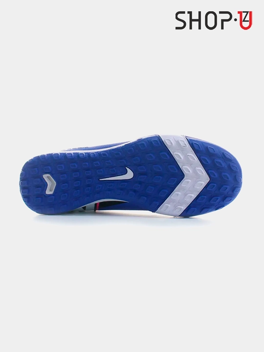 Футбольные бутсы Nike