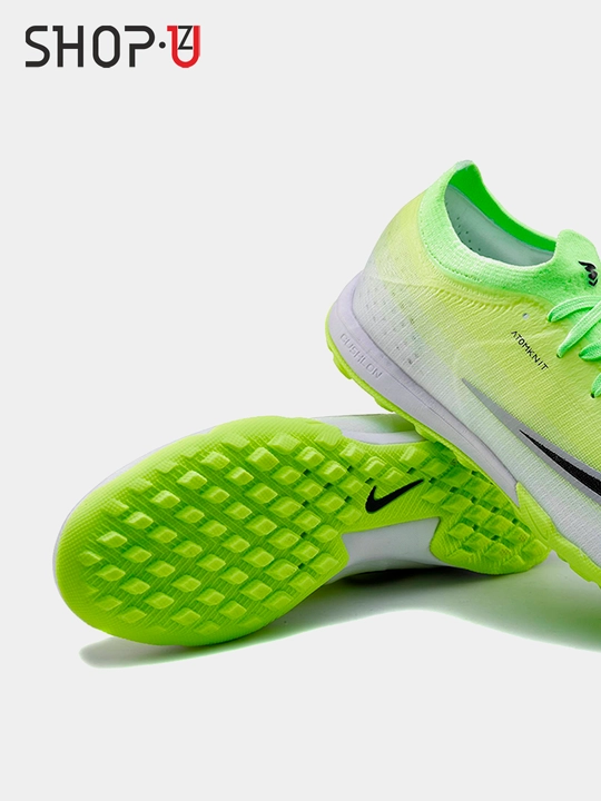 Футбольные бутсы Nike