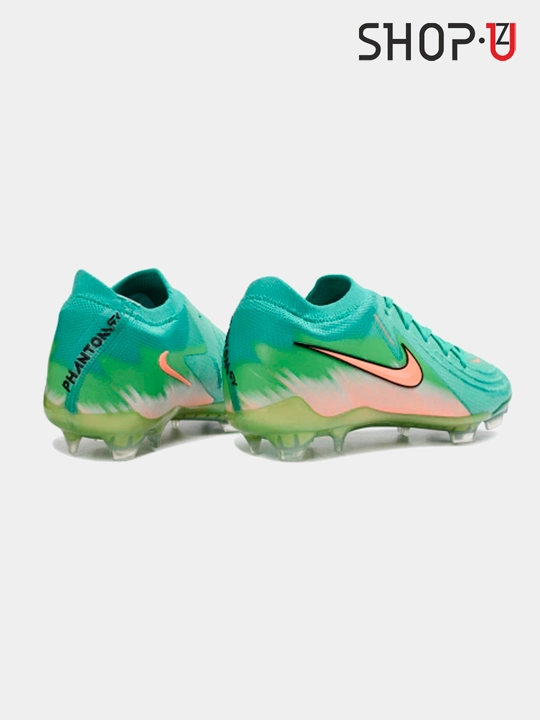 Футбольные бутсы Nike