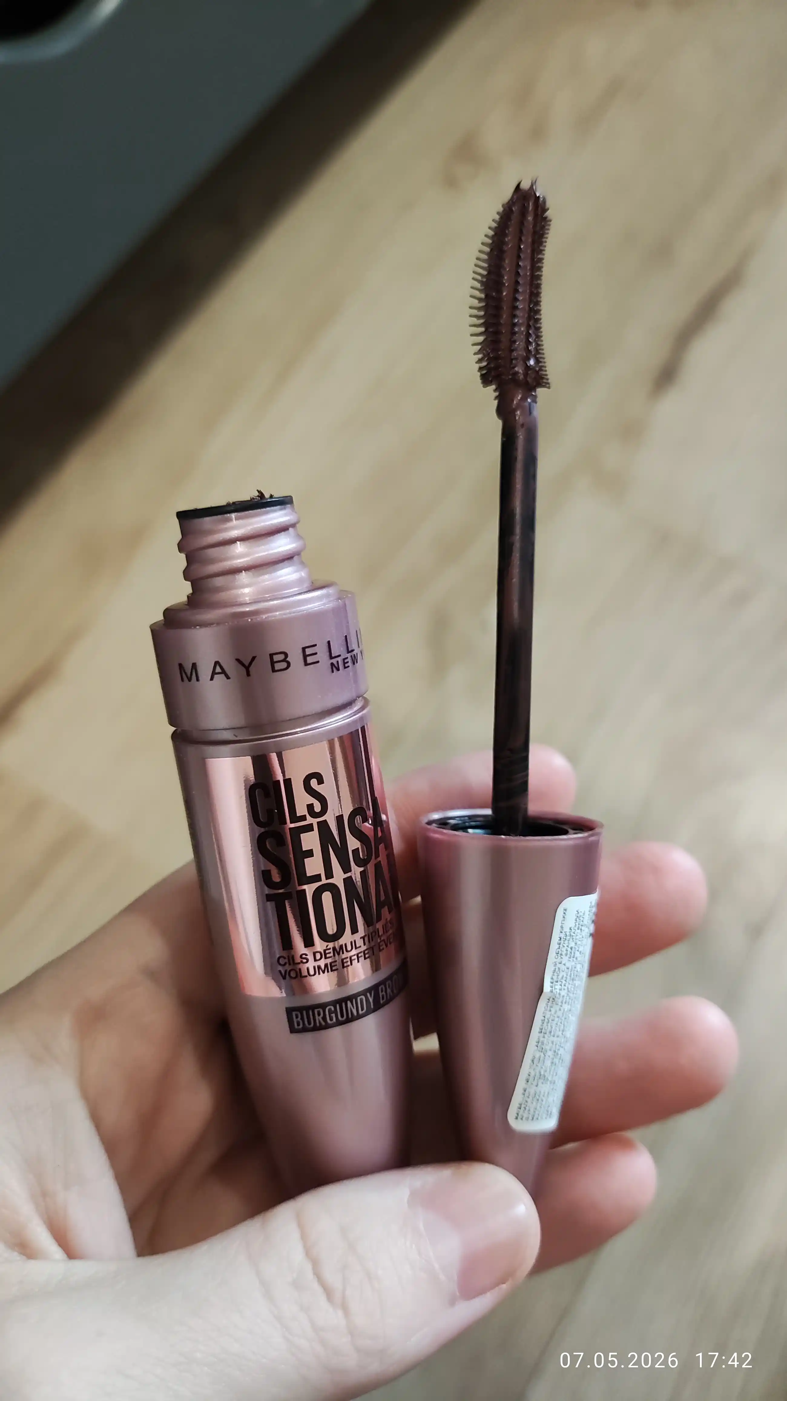 Kirpiklar uchun tush Maybelline New York Lash Sensational, burgundy