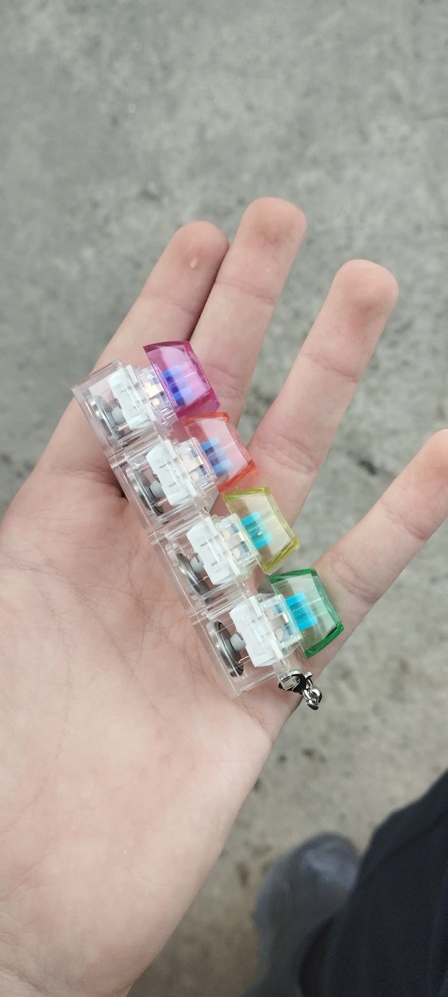 Stressga qarshi tugmalar, mini-keyboard switch brelok, 4 ta tugma, klik o‘yinchoq