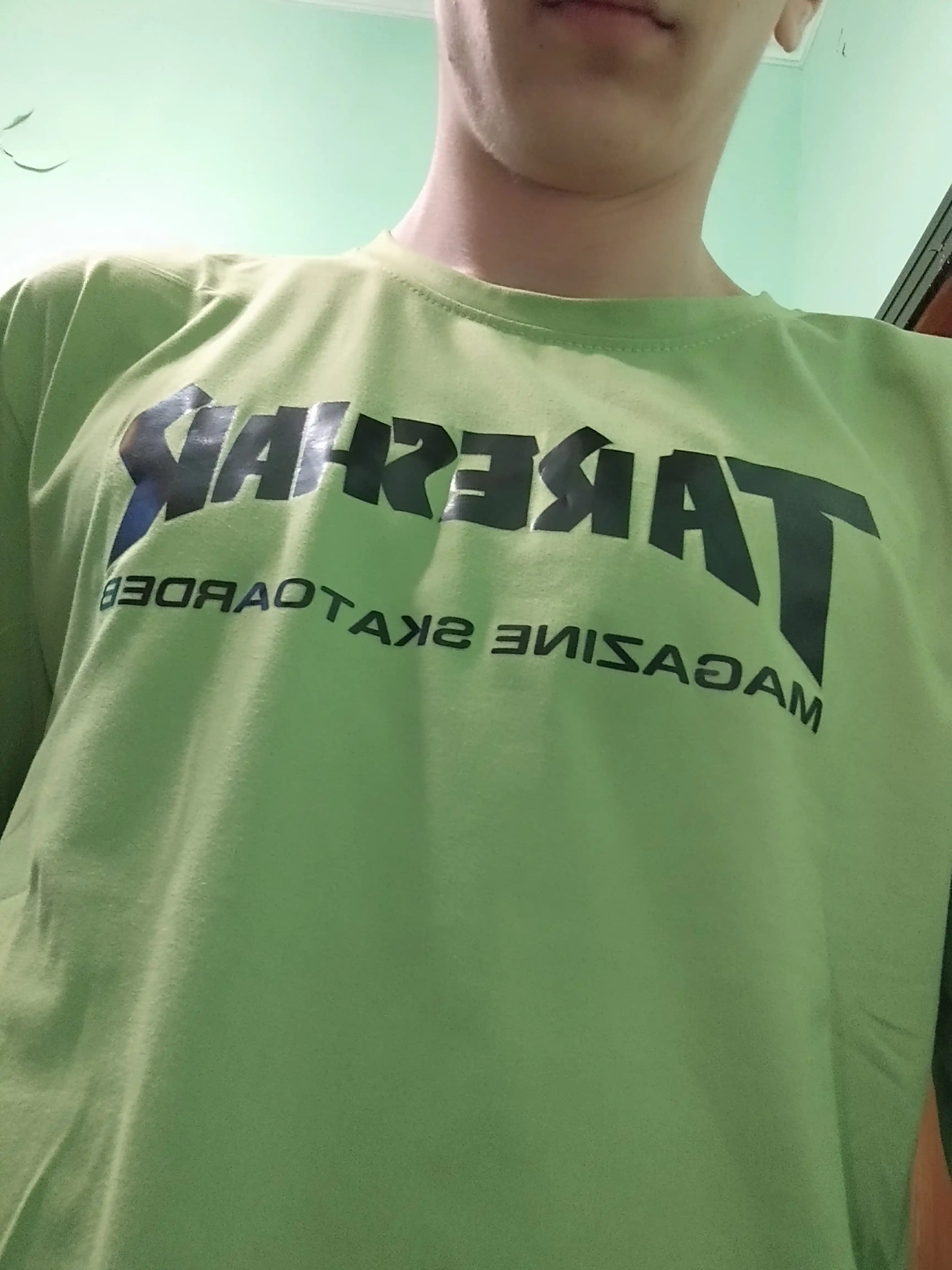 Ayollar futbolkasi, uniseks