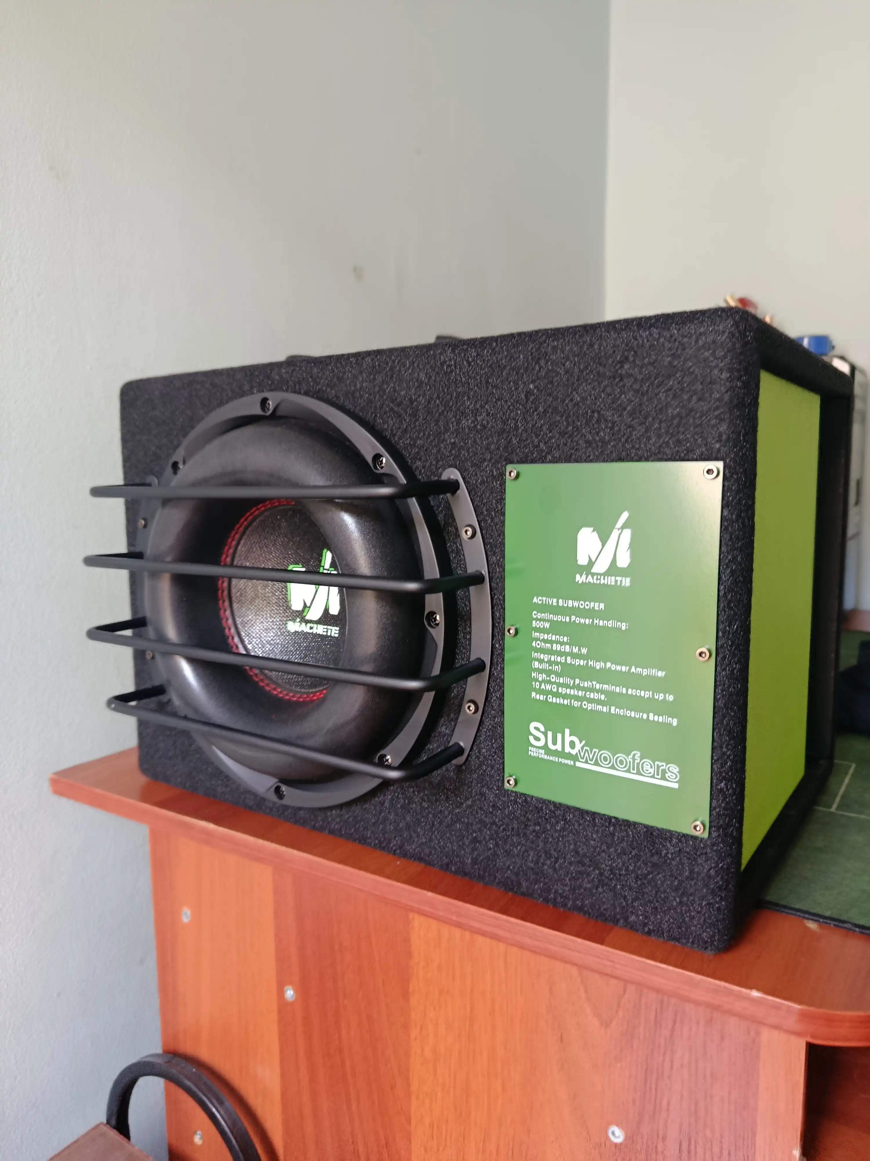 Machete ML-12A, Machete ML-10A  aktiv sabvuferlar 12", 500W RMS, kuchli bas