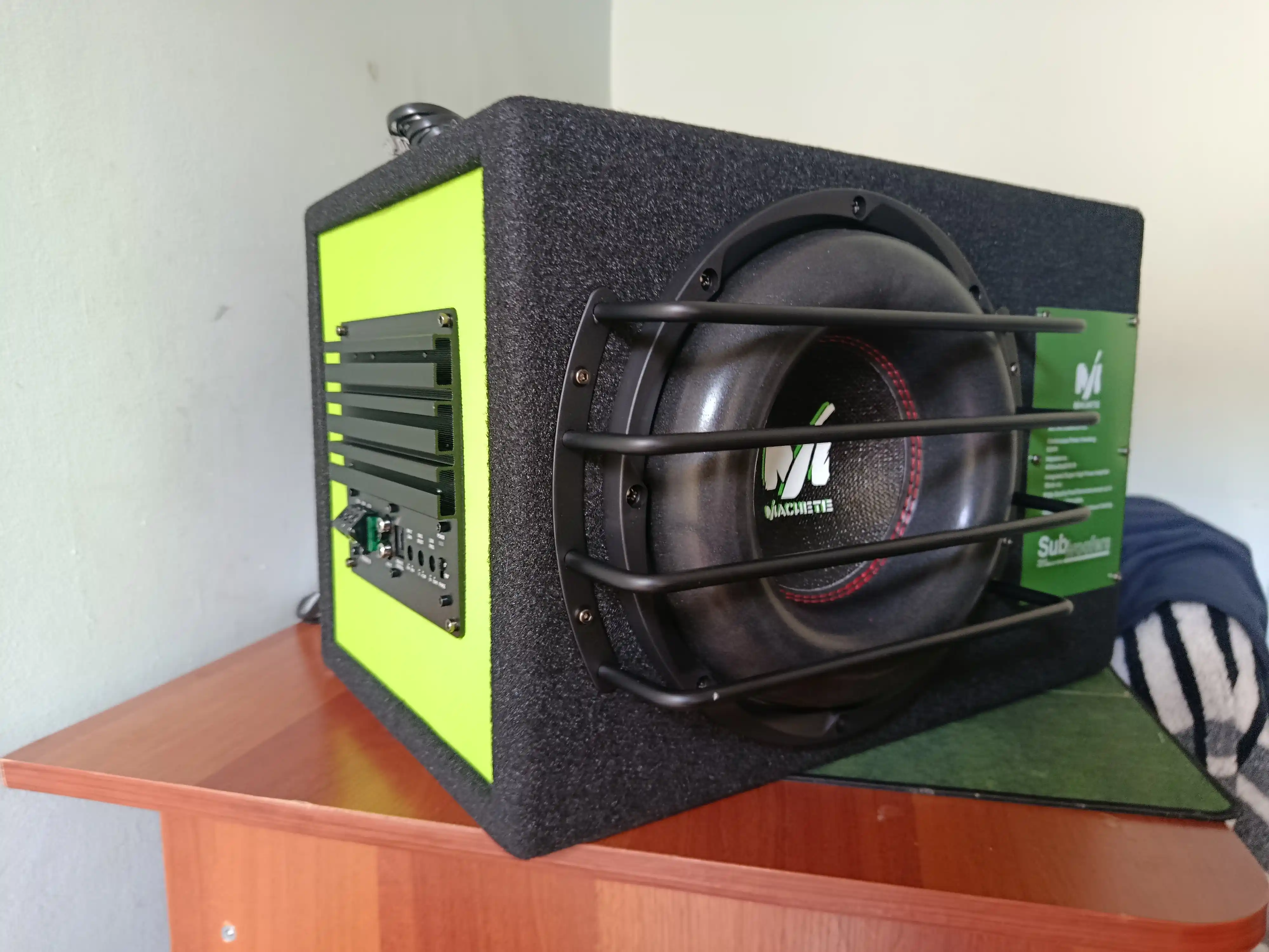 Machete ML-12A, Machete ML-10A  aktiv sabvuferlar 12", 500W RMS, kuchli bas