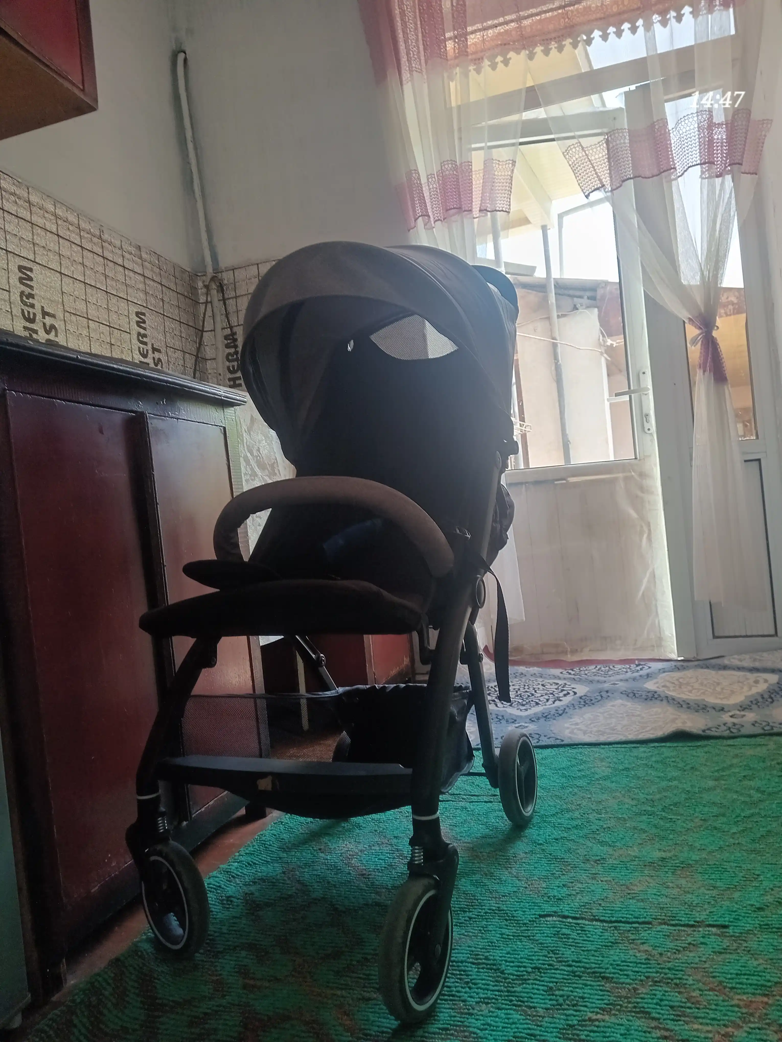 Bolalar aravachasi qulay va yengil