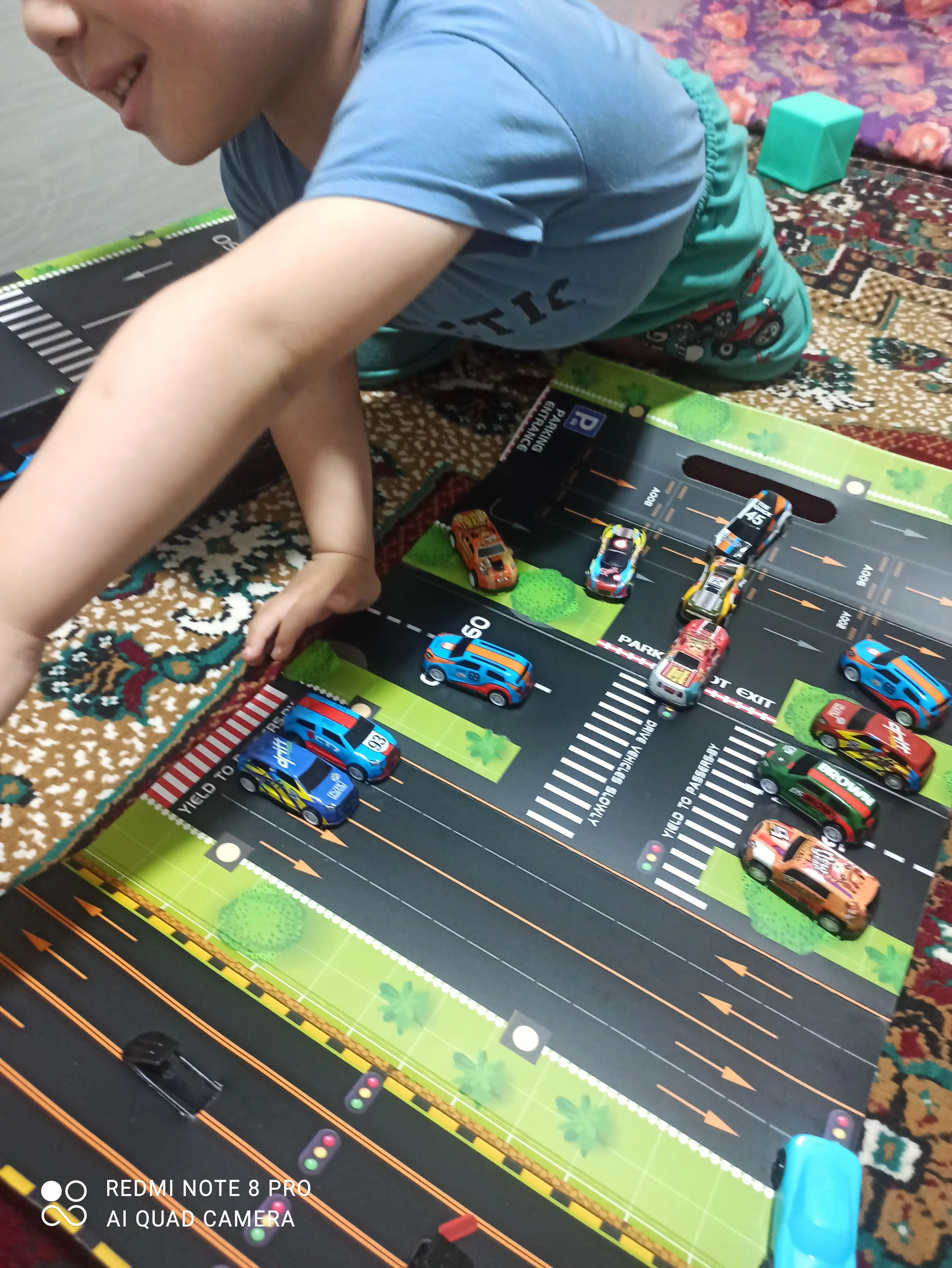 Hot Wheels metall mashinalar to‘plami, konteynerlar konstruktori