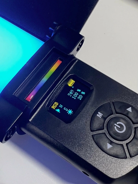 Professional RGB LED videoyorug'lik panel "ZGRL 2000", akkumulyatorli, pultli va shtorali