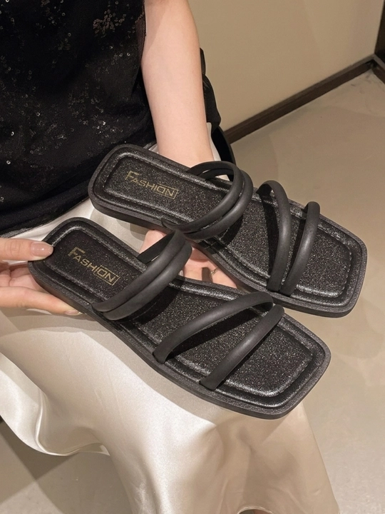 Yozgi va bahorgi zamonaviy ayollar shippagi — yangi dizayndagi tasmali sandal, 36-41