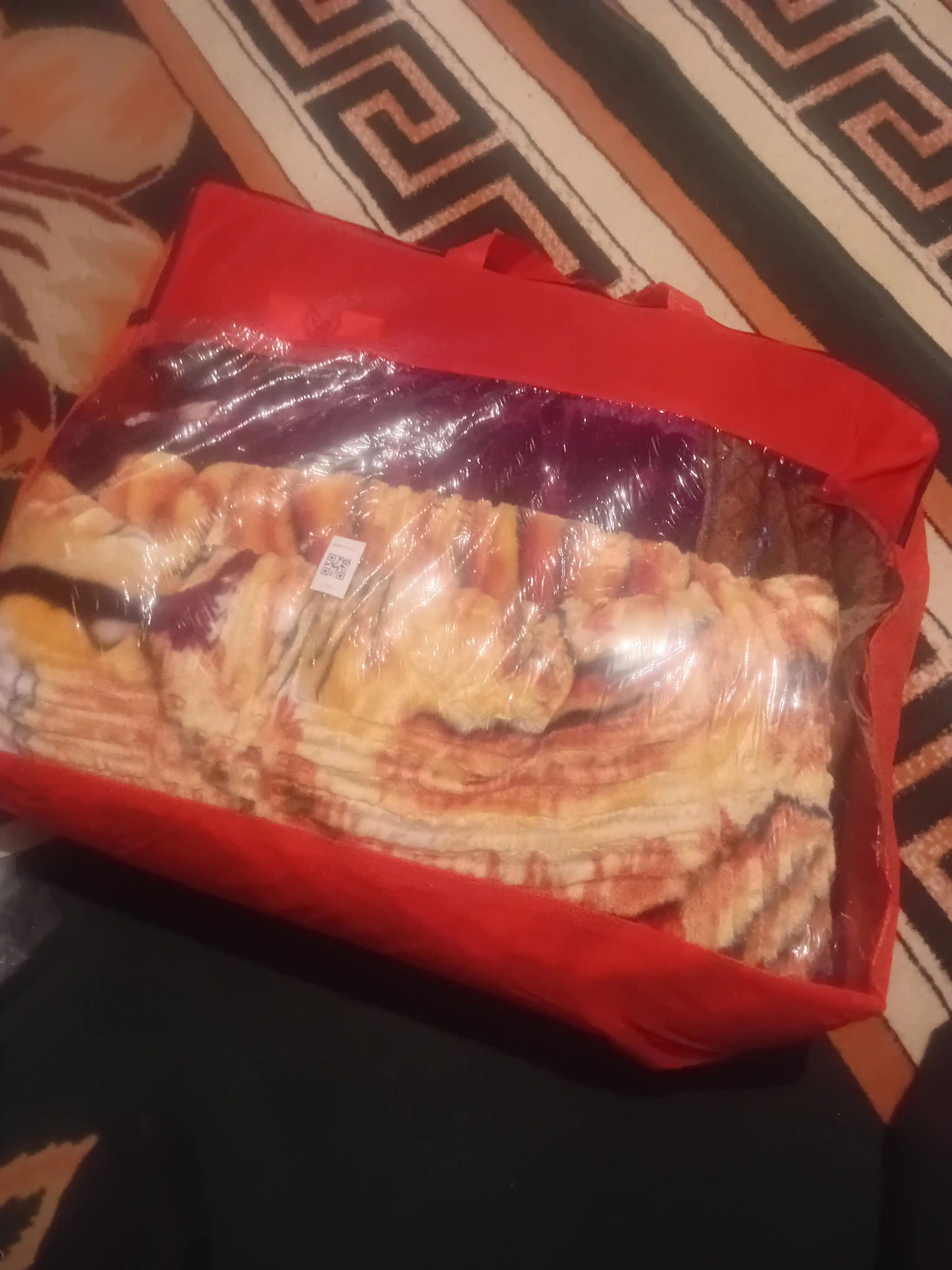 Ko'rpa, ikki tomonlama, yumshoq va yengil, yopinchiq sifatida, 1,5*2 m, bir kishilik
