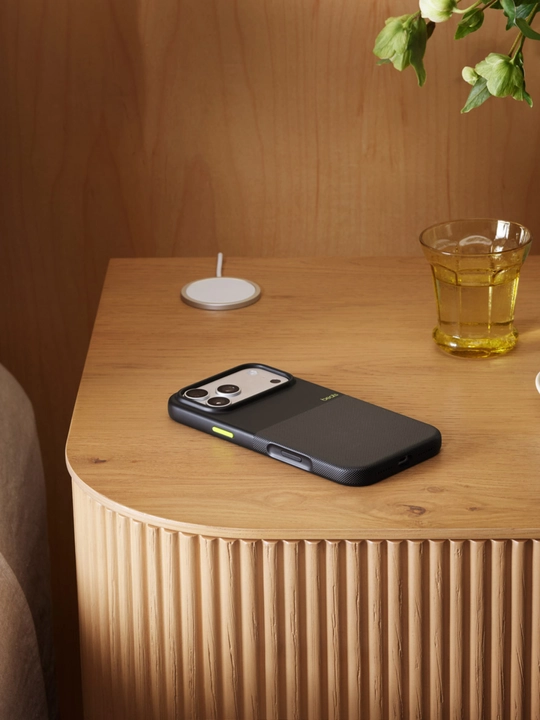 BEATS iPhone 17 Pro Max uchun chexol Rugged MagSafe Case