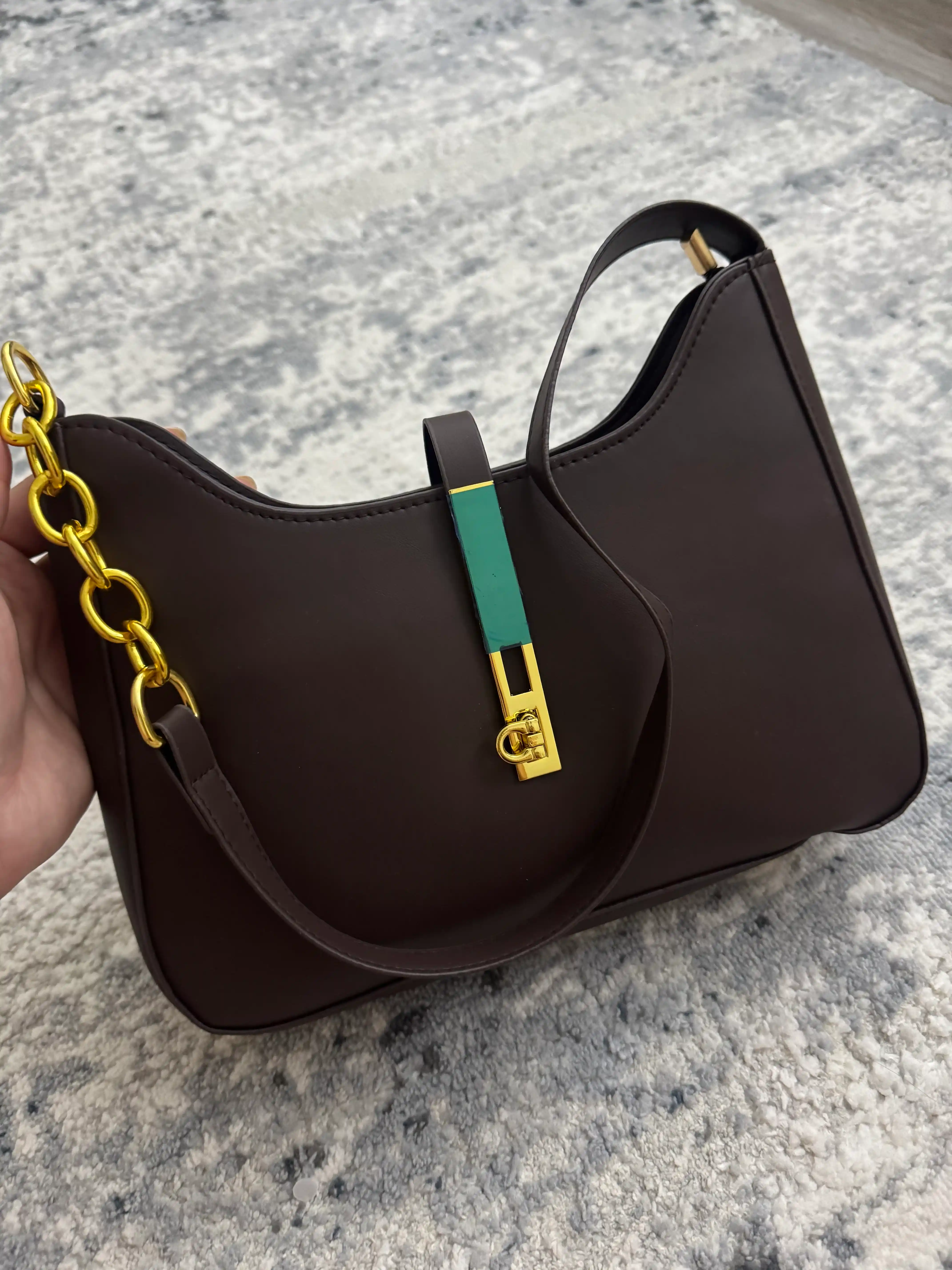 Sumka ayollar uchun – elegant, yelka va qo‘l uchun