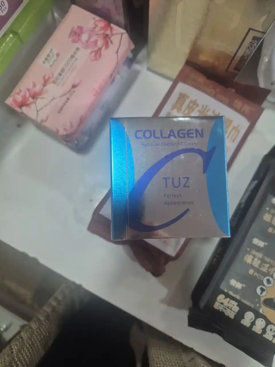 TUZ Collagen Hydro Air Cushion CC Cream terini namlaydi, tekislaydi