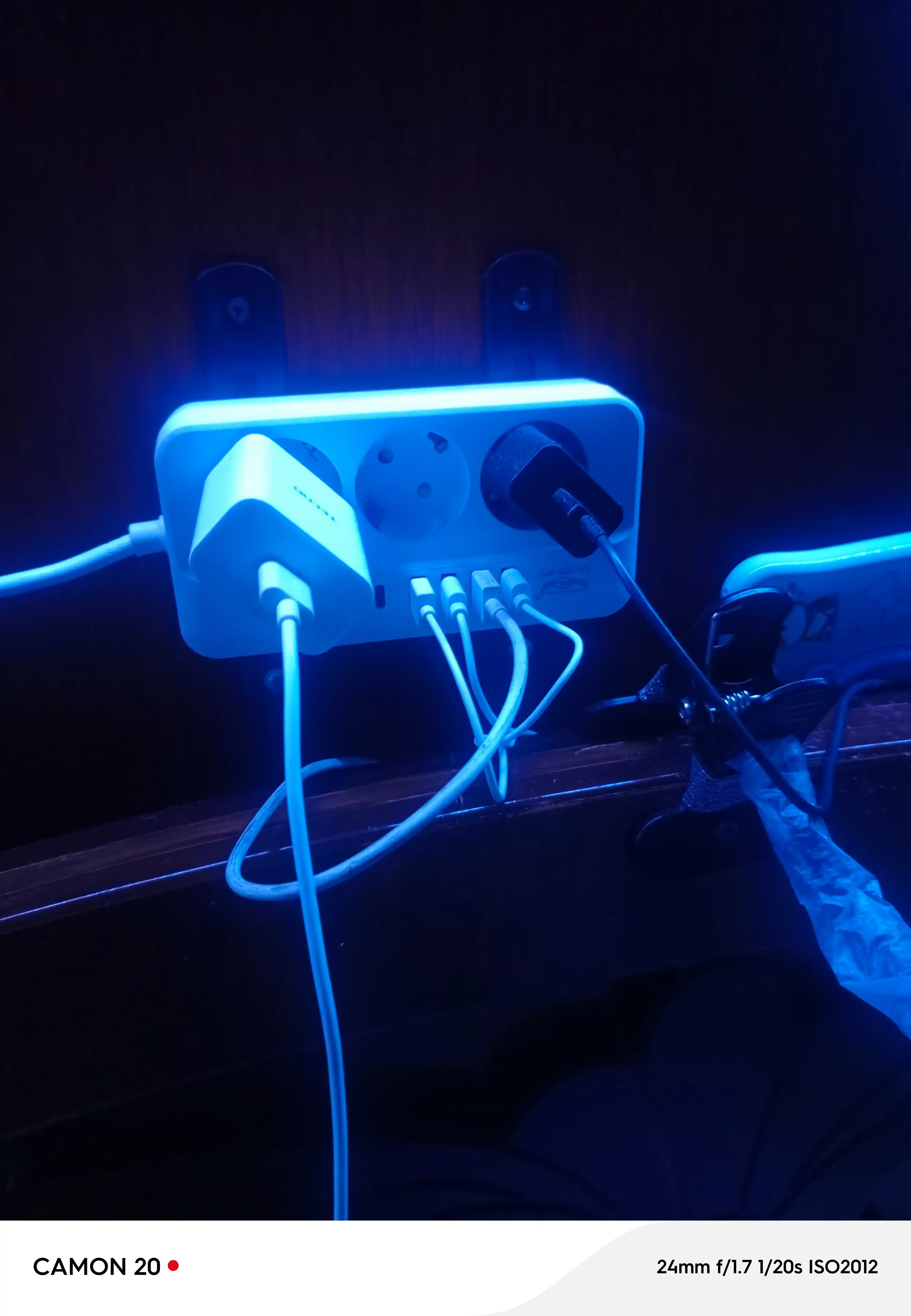 4 ta USB uzaytirgichli va 2 ta Type-C tarmoq filtri, 3 ta rozetka, 3 metr, 2500 vatt