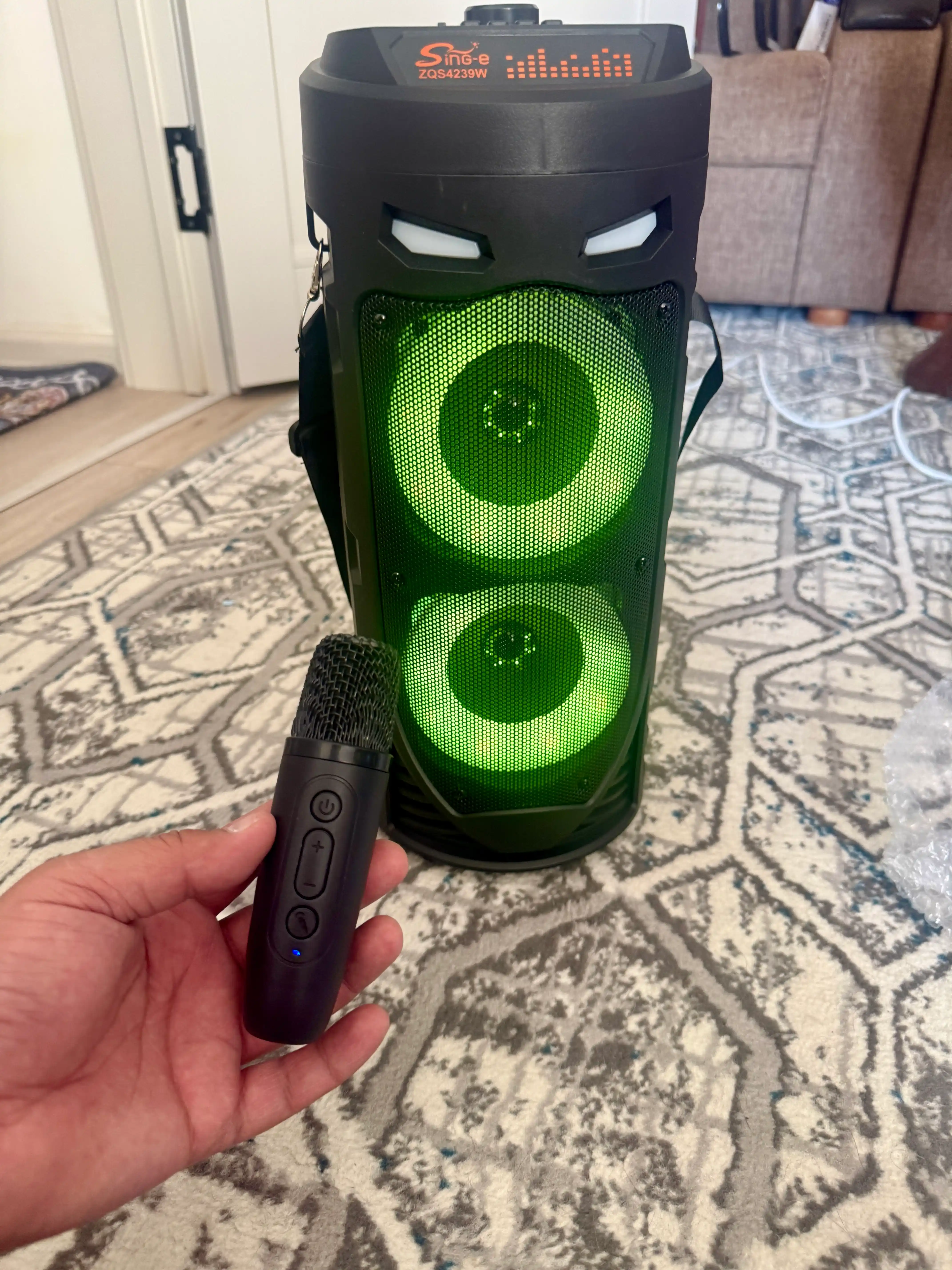 Karaoke uchun mikrofonli FIDGO portativ Bluetooth kolonka