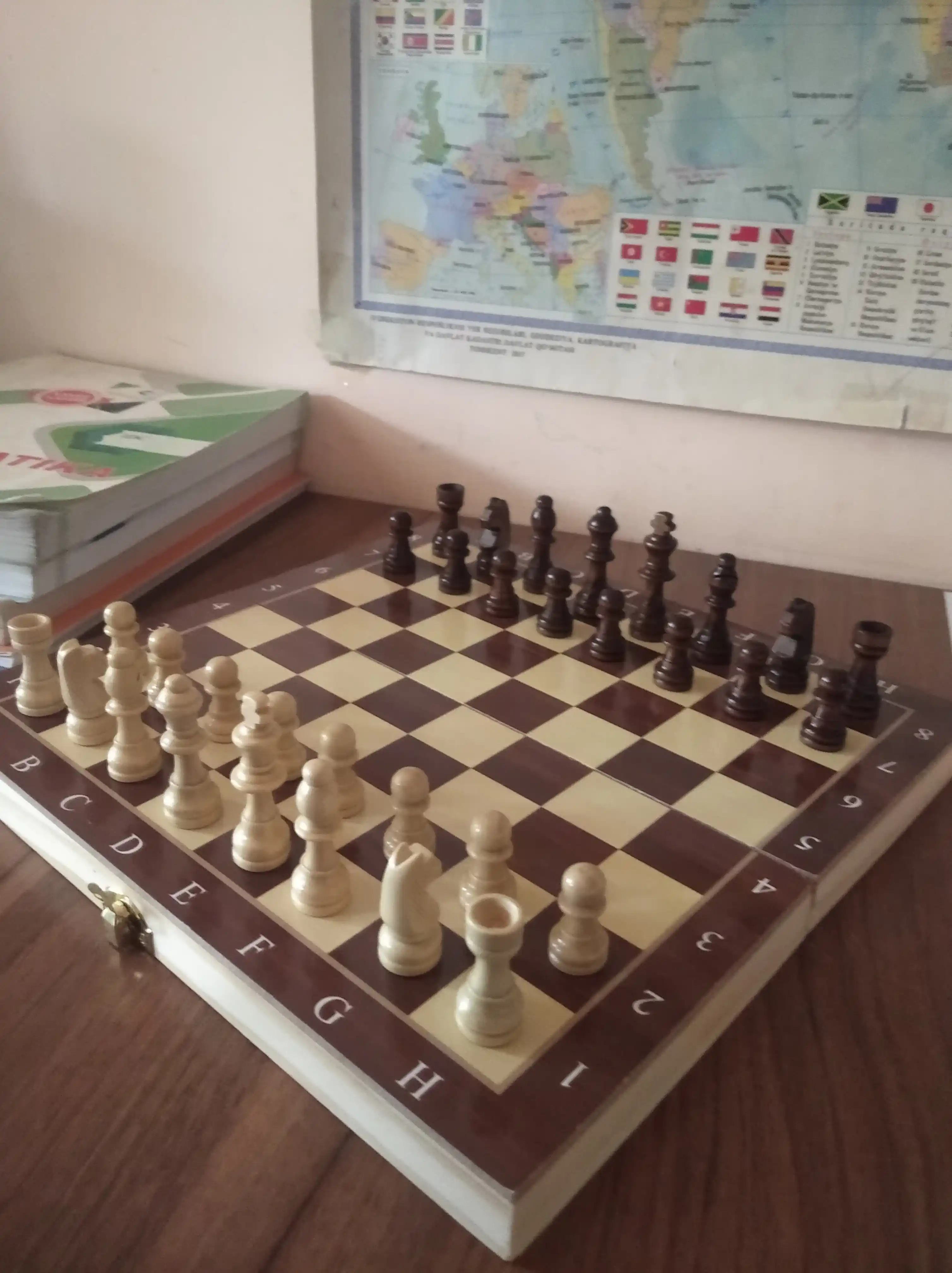 Shaxmat to'plami, magnitli, yog'ochdan