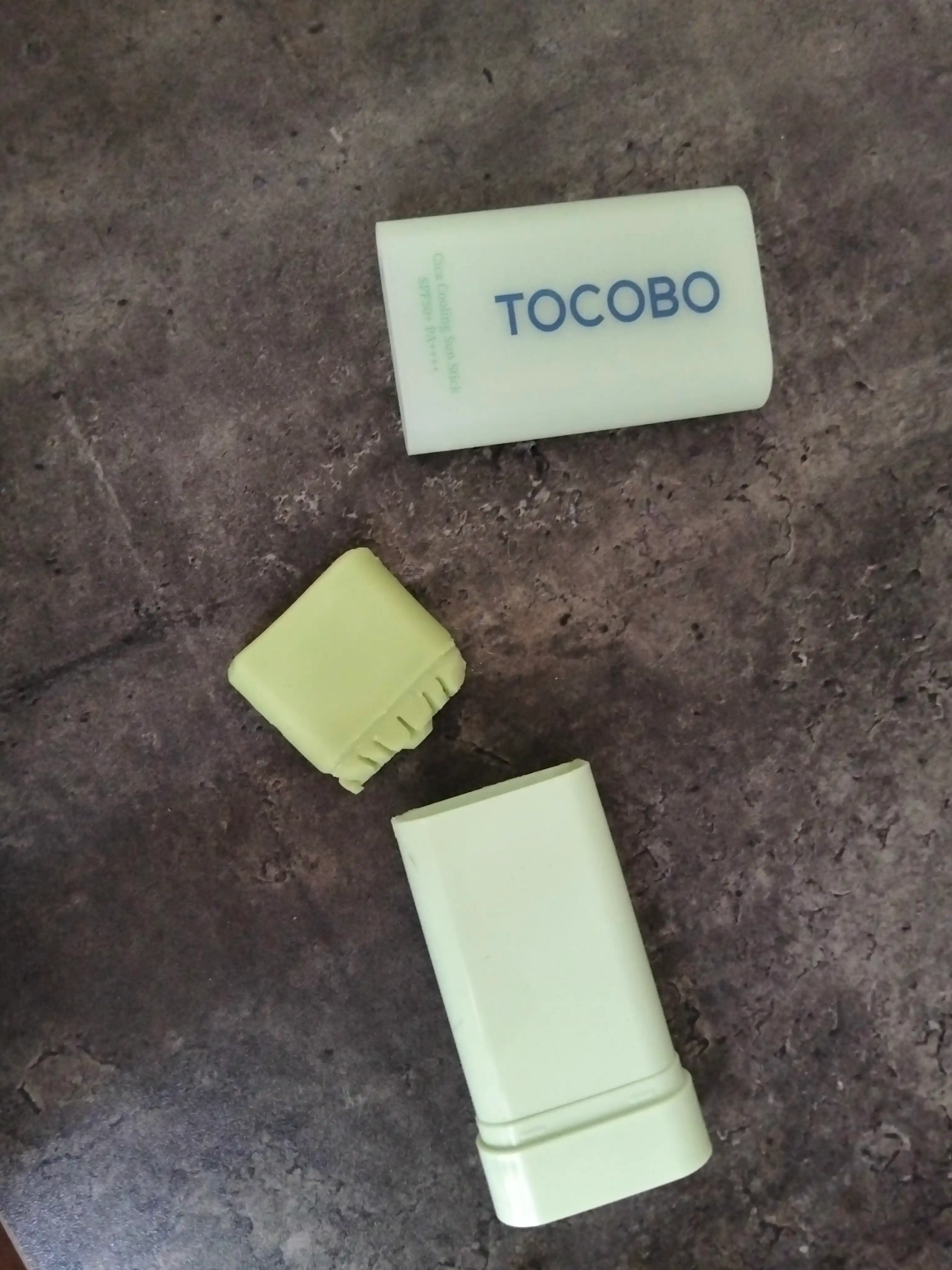 Tinchlantiruvchi quyoshdan himoyalovchi stik Tocobo Cica Cooling Sun Stick SPF50+ PA++++