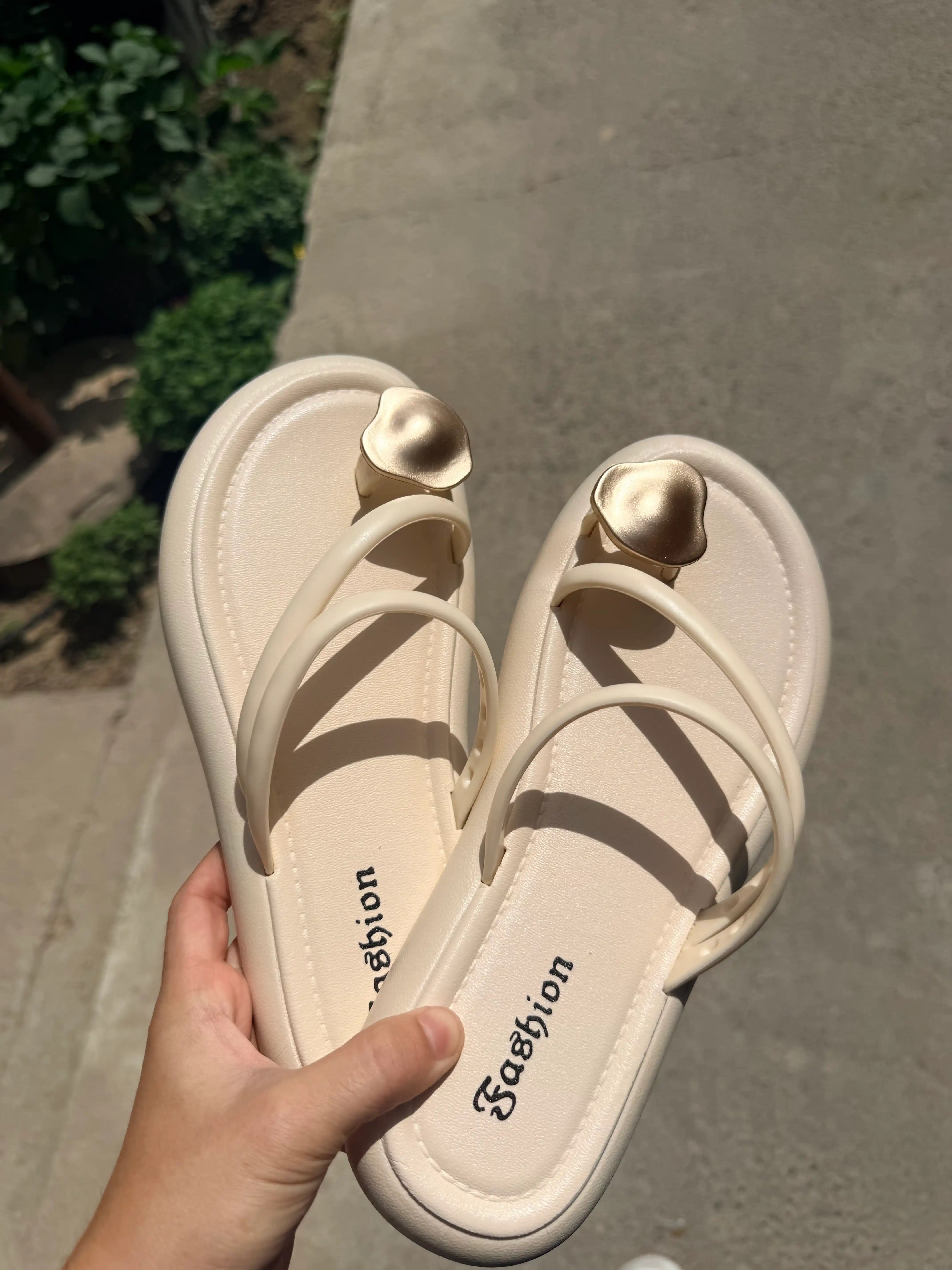 Ayollar bosonojkalari, yozgi sandal tapochlakar, slansi, sandallar, 1 o'lcham kichikli