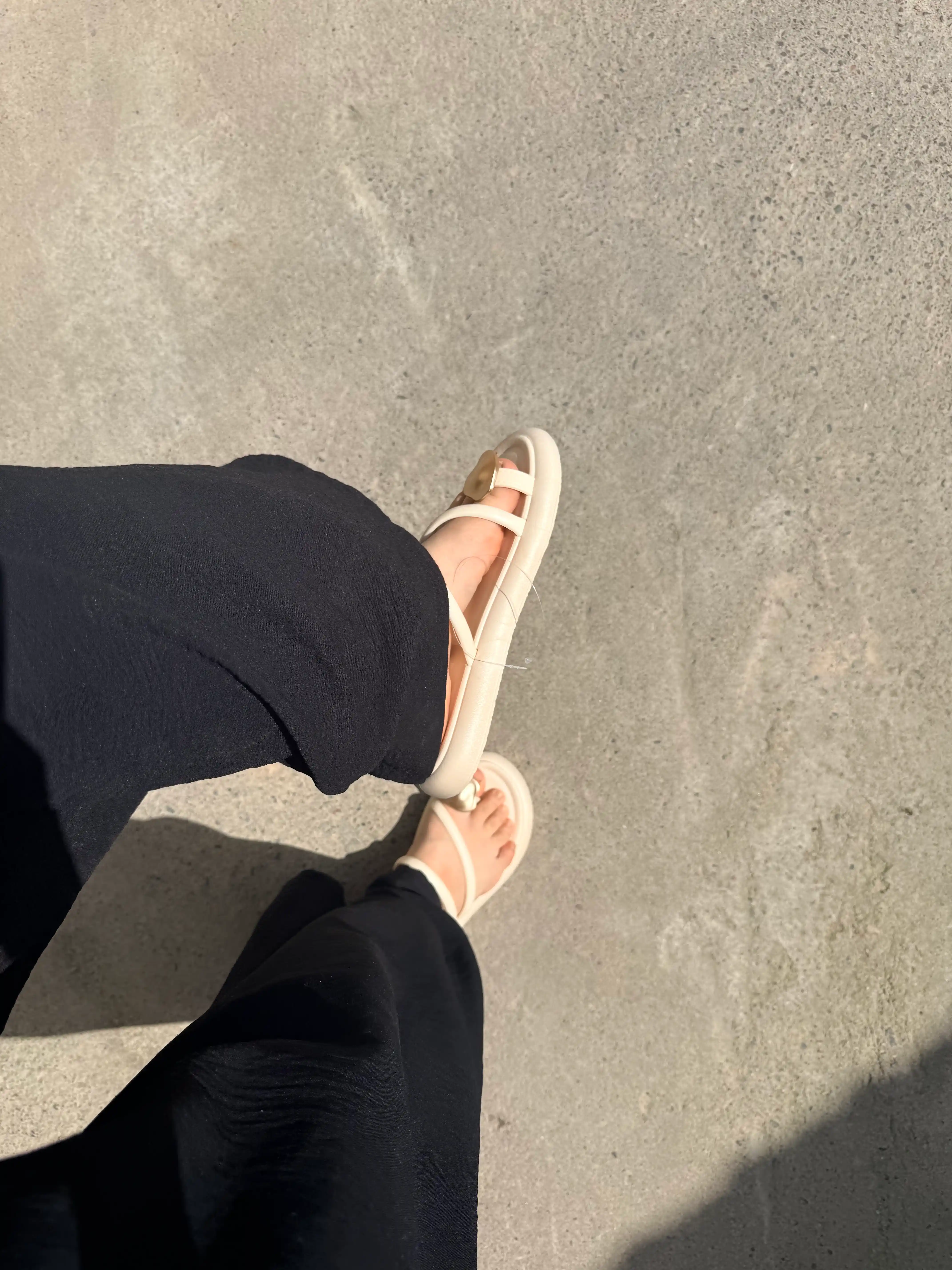 Ayollar bosonojkalari, yozgi sandal tapochlakar, slansi, sandallar, 1 o'lcham kichikli