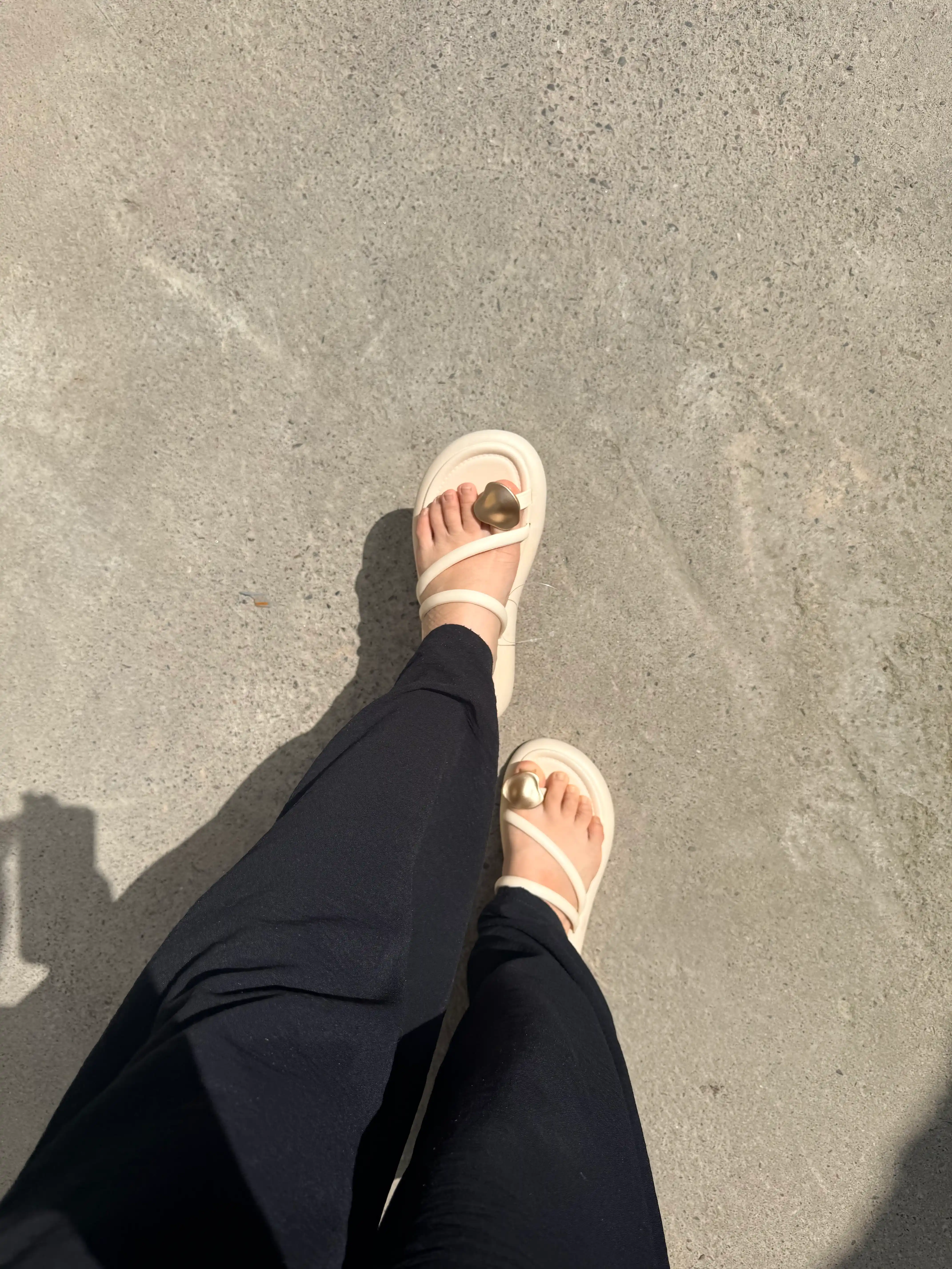 Ayollar bosonojkalari, yozgi sandal tapochlakar, slansi, sandallar, 1 o'lcham kichikli