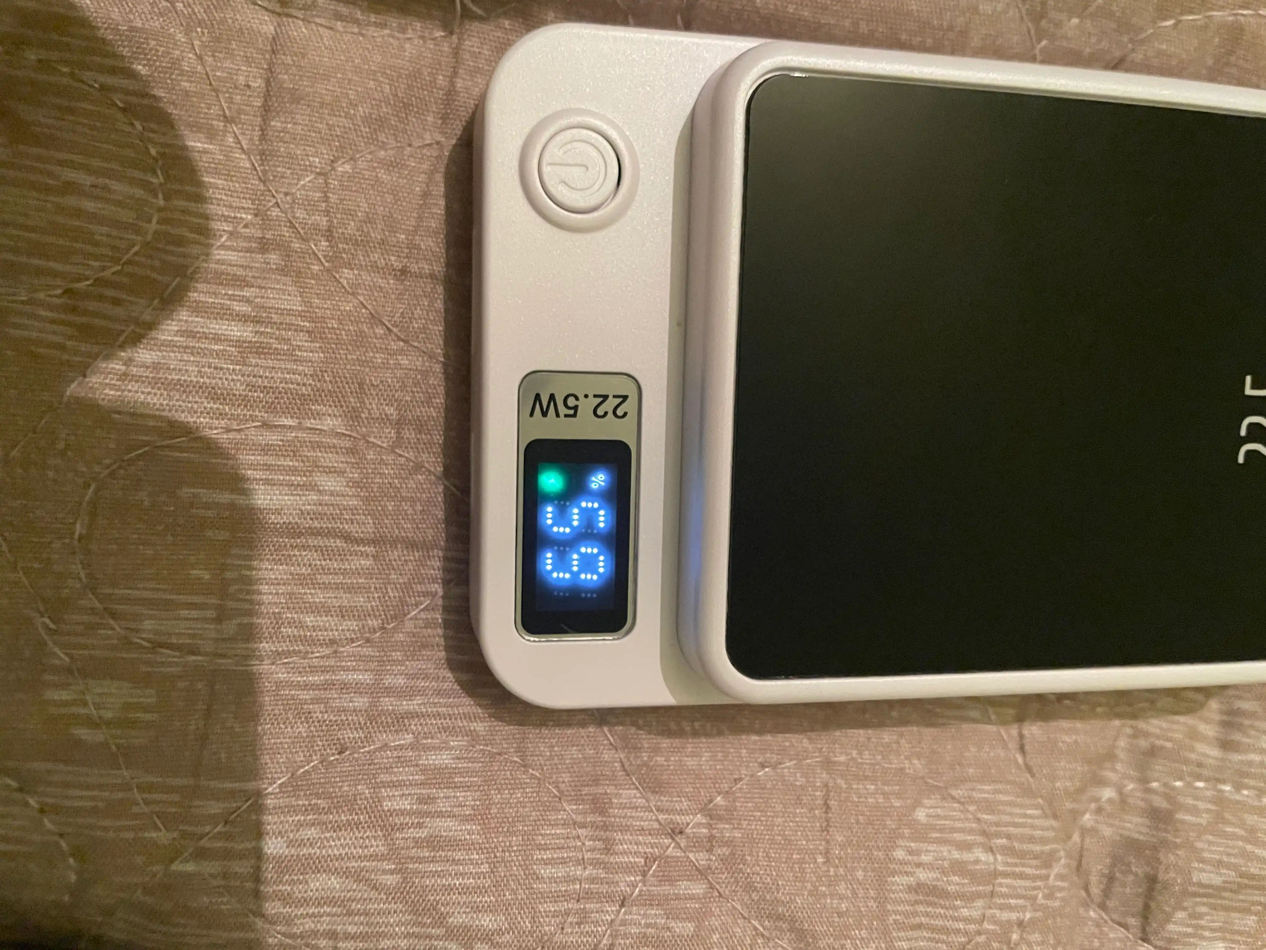 Tashqi akkamulyator, simsiz Power Bank, 10 000 mA/soat , 22.5W quvvatlash, MagSafe
