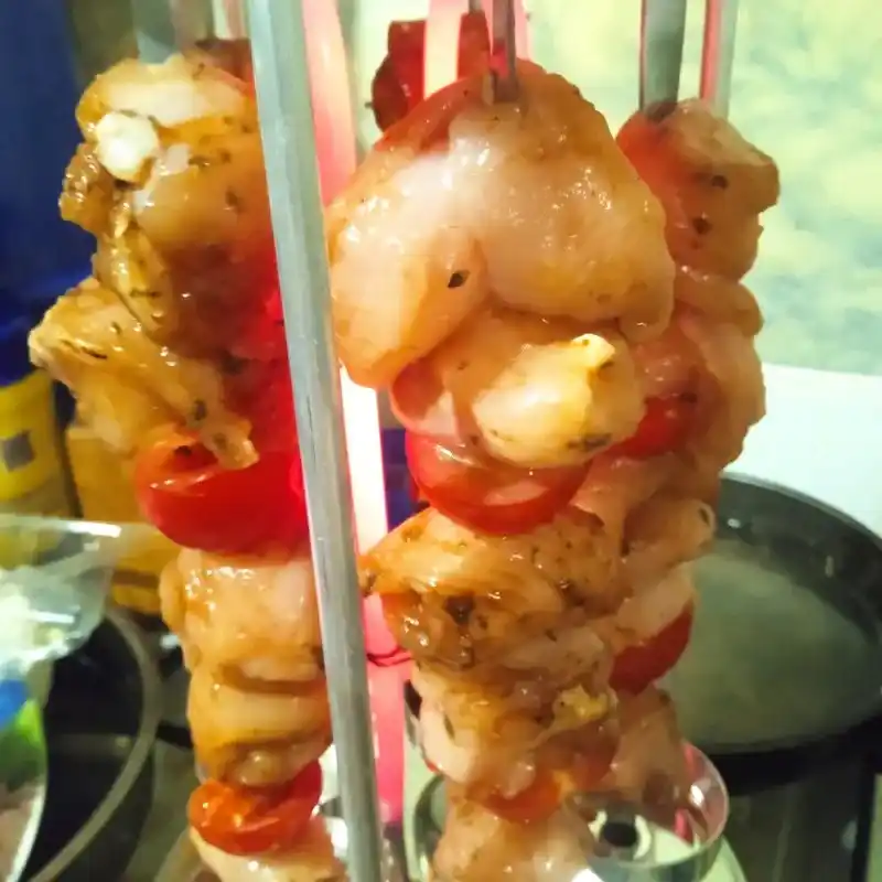 Vertikal elektr shashlik pishirgich, 8 shampur, tutunsiz uy grill, tez va qulay