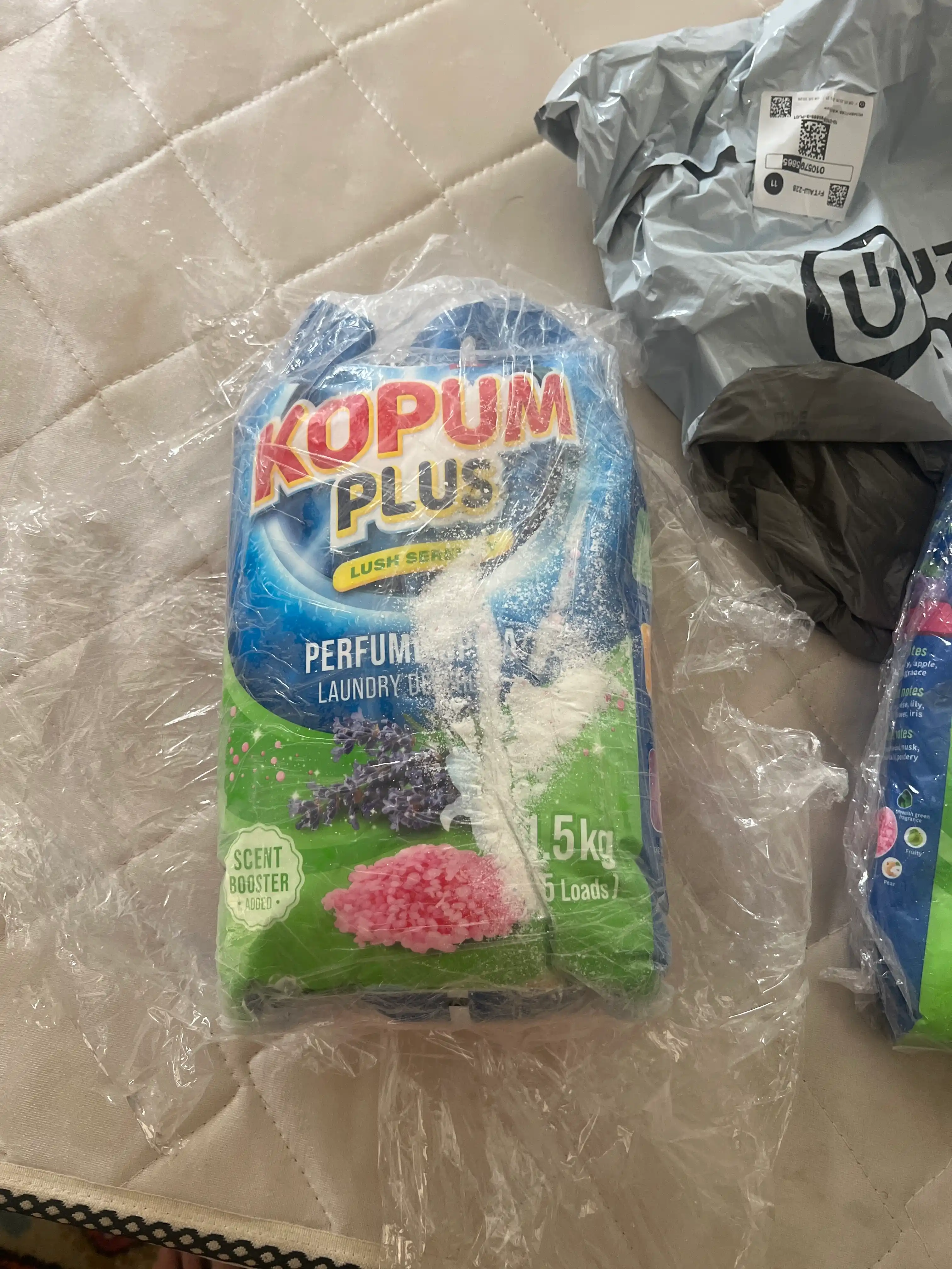 Kir yuvish kukuni va konditsioner Kopum Plus, rangli va oq kiyimlar uchun