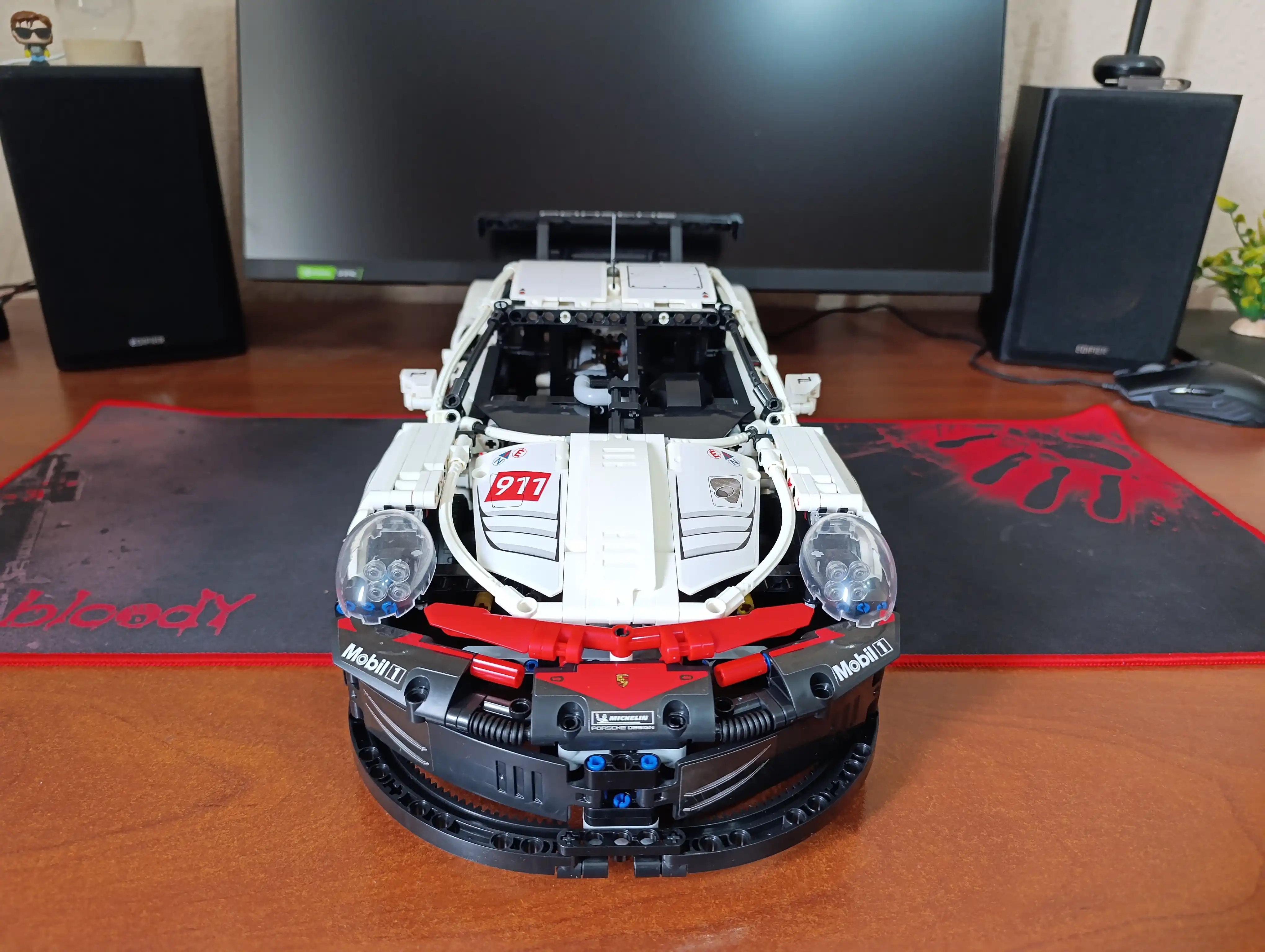 Formula 1 poyga mashinasi konstruktori, katta model 1:8 Technic, LEGO bilan mos keladi