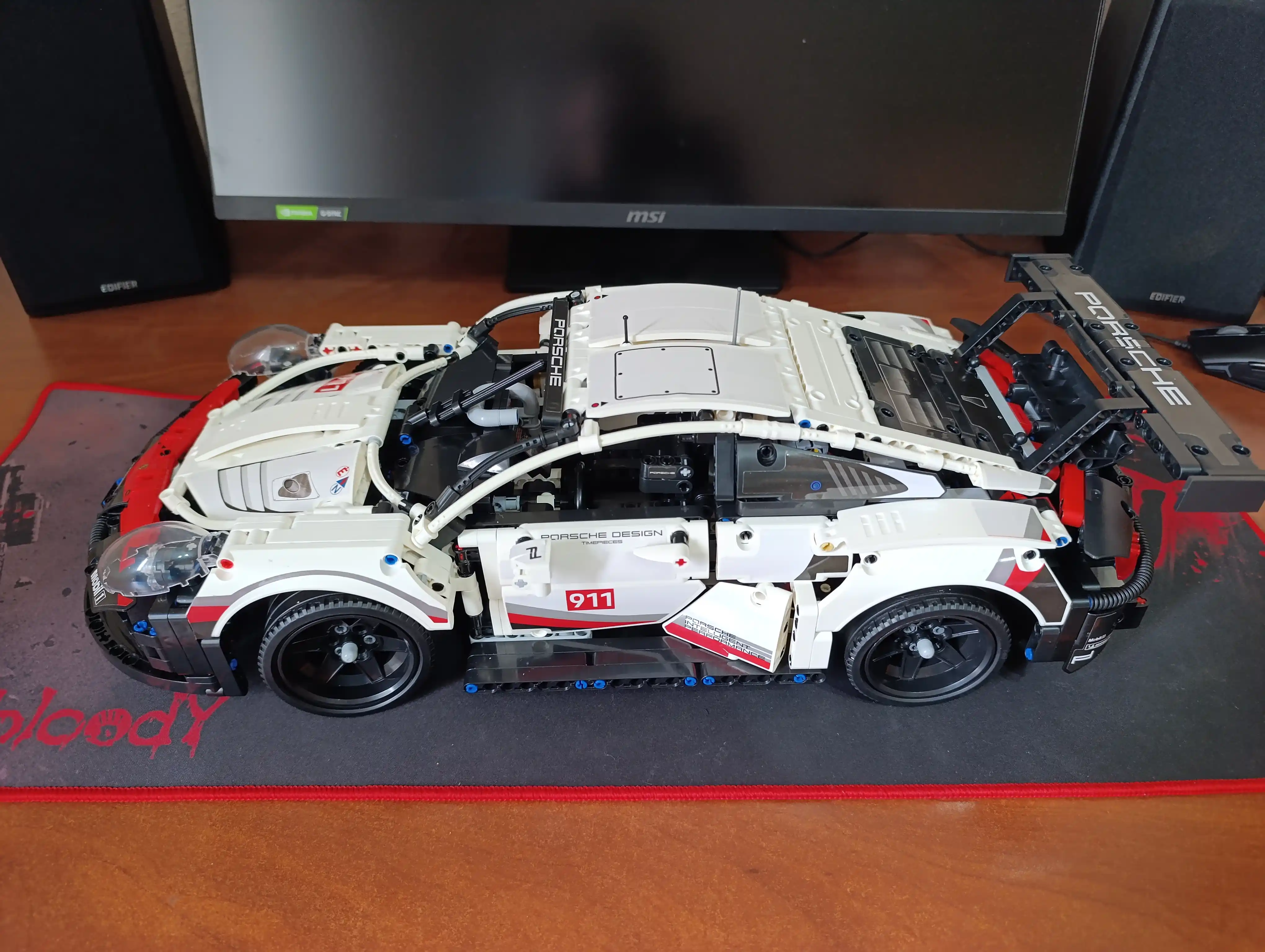 Formula 1 poyga mashinasi konstruktori, katta model 1:8 Technic, LEGO bilan mos keladi