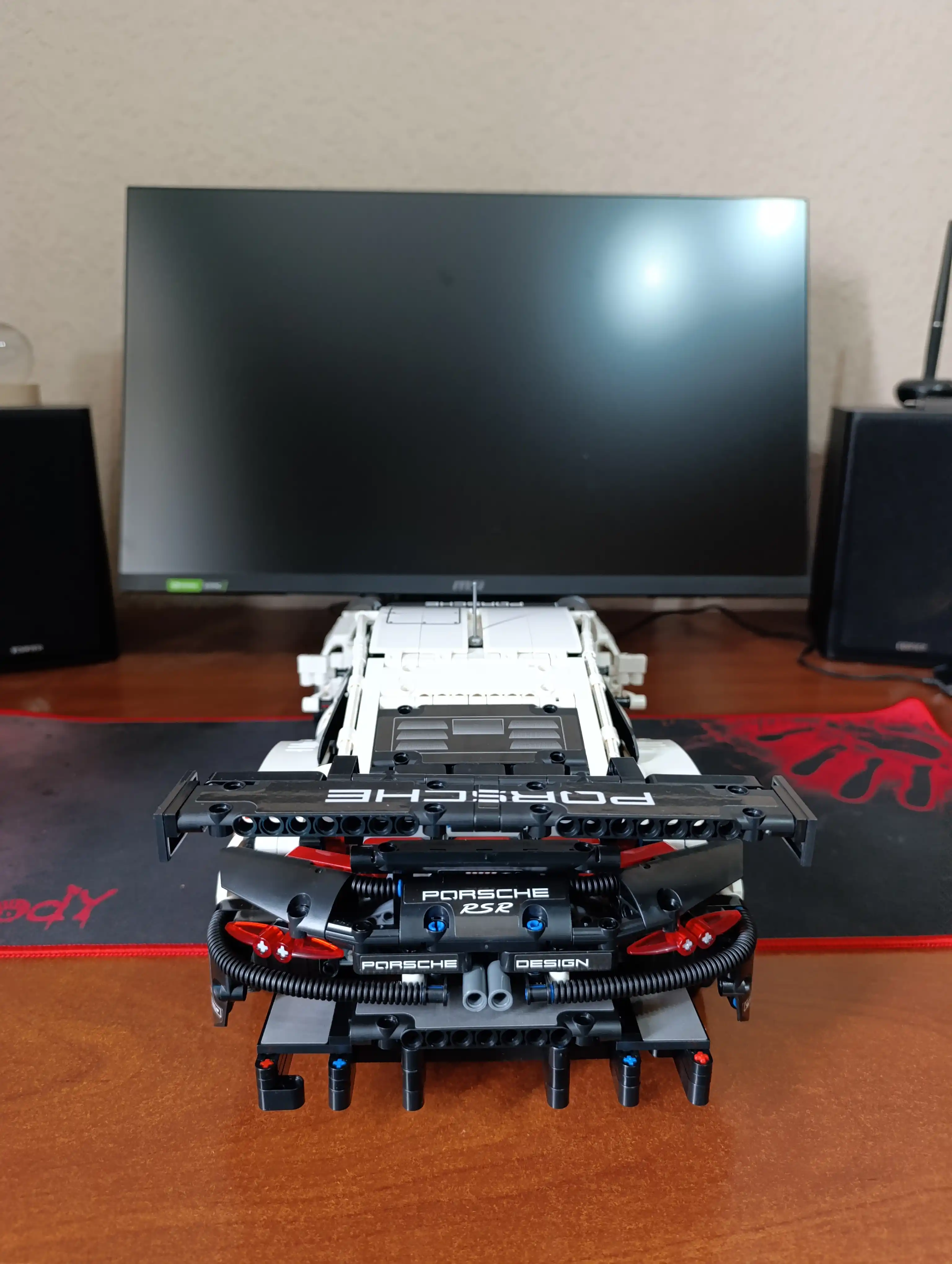 Formula 1 poyga mashinasi konstruktori, katta model 1:8 Technic, LEGO bilan mos keladi