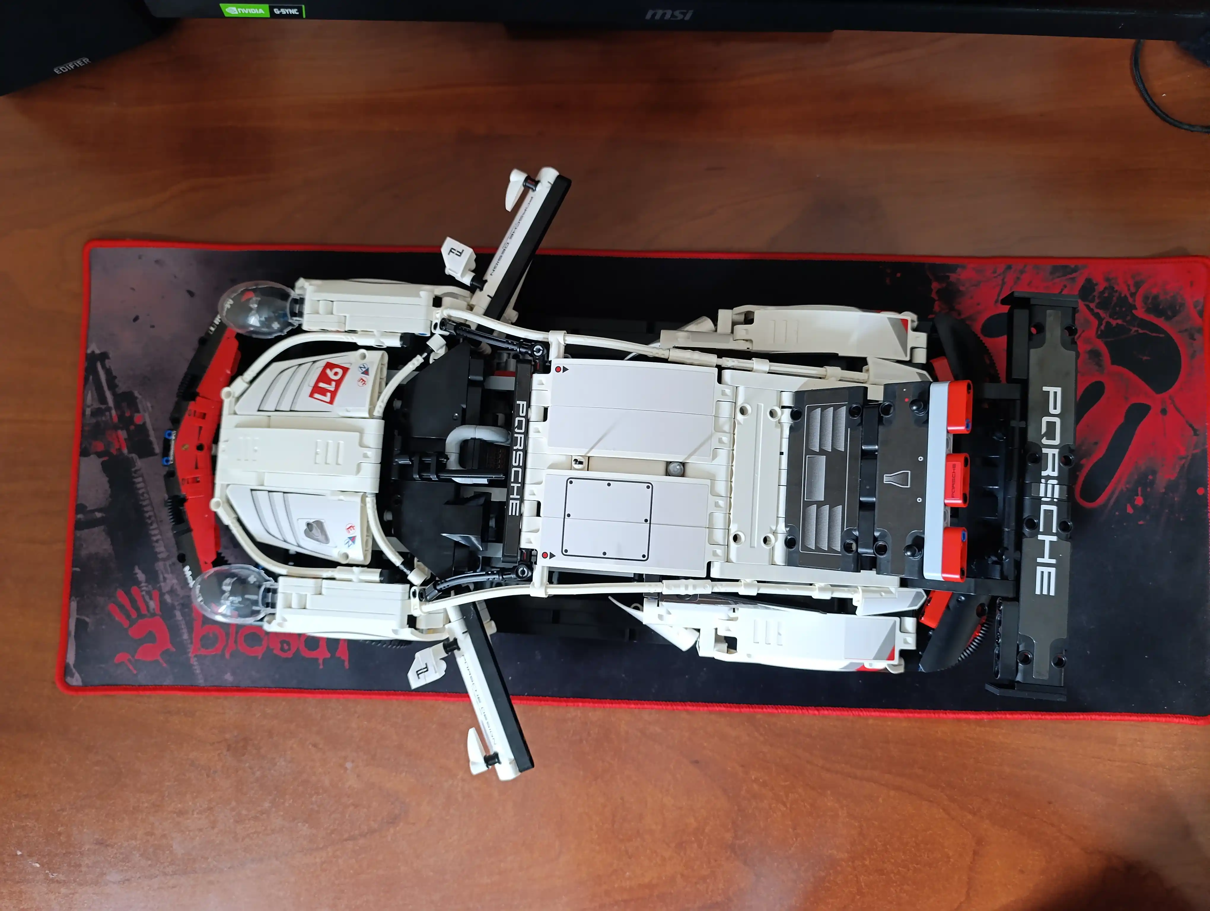 Formula 1 poyga mashinasi konstruktori, katta model 1:8 Technic, LEGO bilan mos keladi