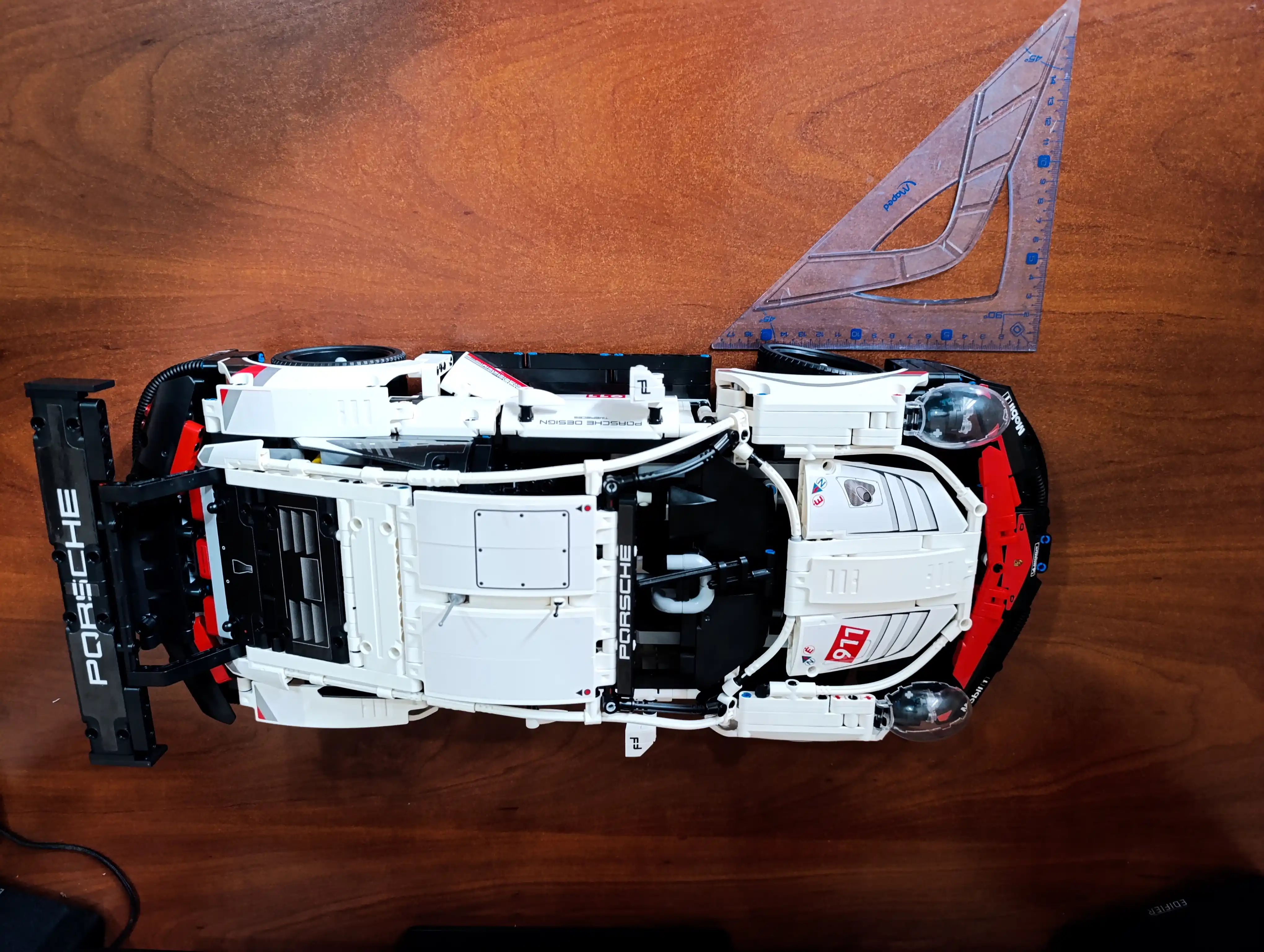 Formula 1 poyga mashinasi konstruktori, katta model 1:8 Technic, LEGO bilan mos keladi