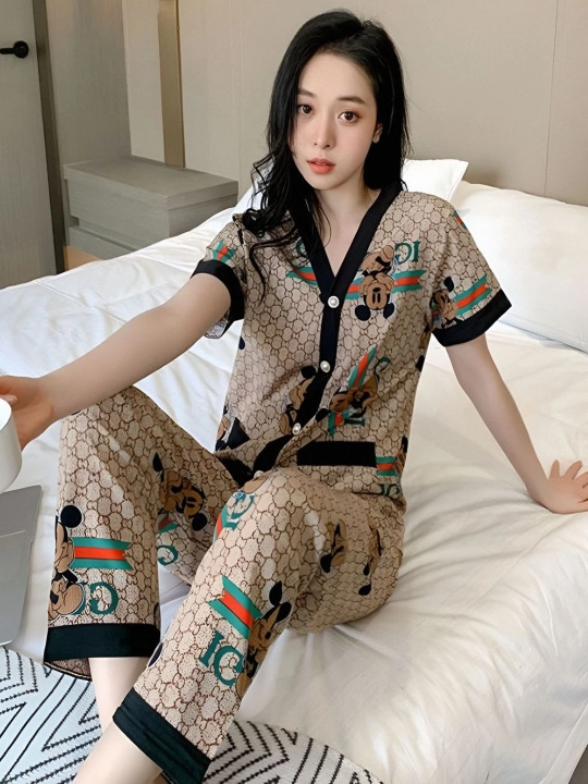 Ayollar kiyimi, uy kiyimi, tungi kiyim, pijama, harir matosidan