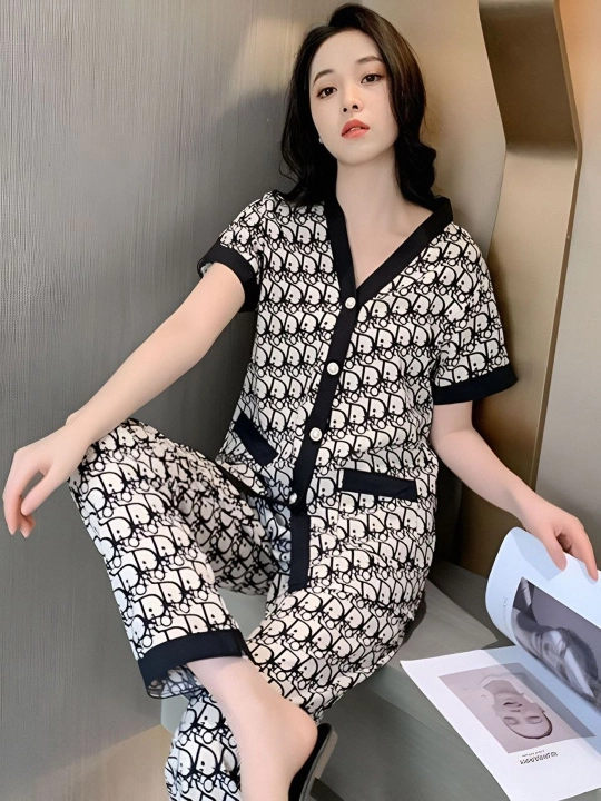 Ayollar kiyimi, uy kiyimi, tungi kiyim, pijama, harir matosidan