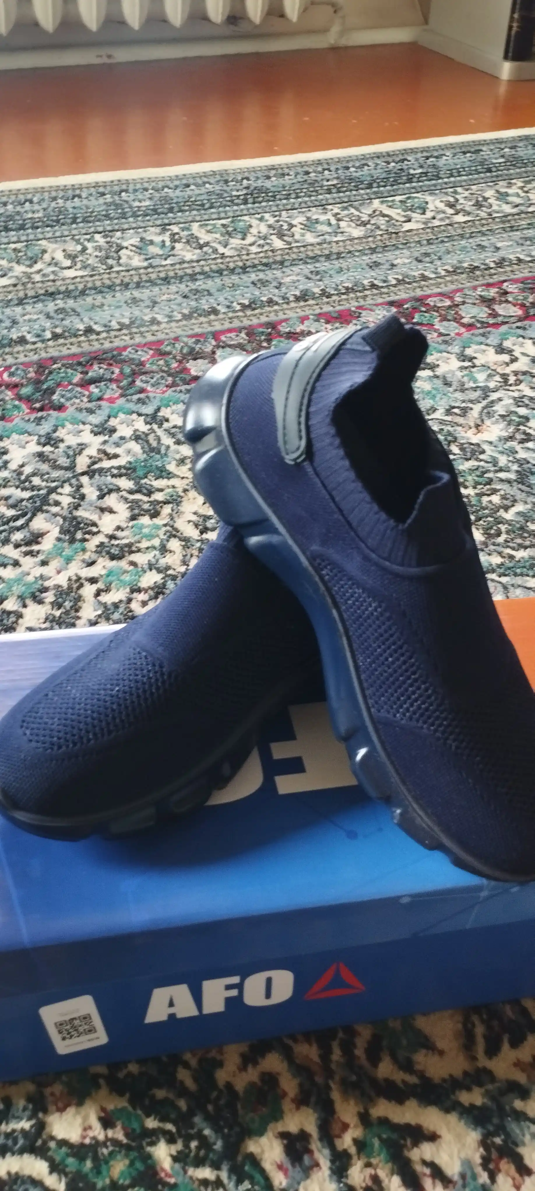 Tod's erkaklar sliponlar o'lchami 39-43, kichik o'lchamlar tavsiya etiladi