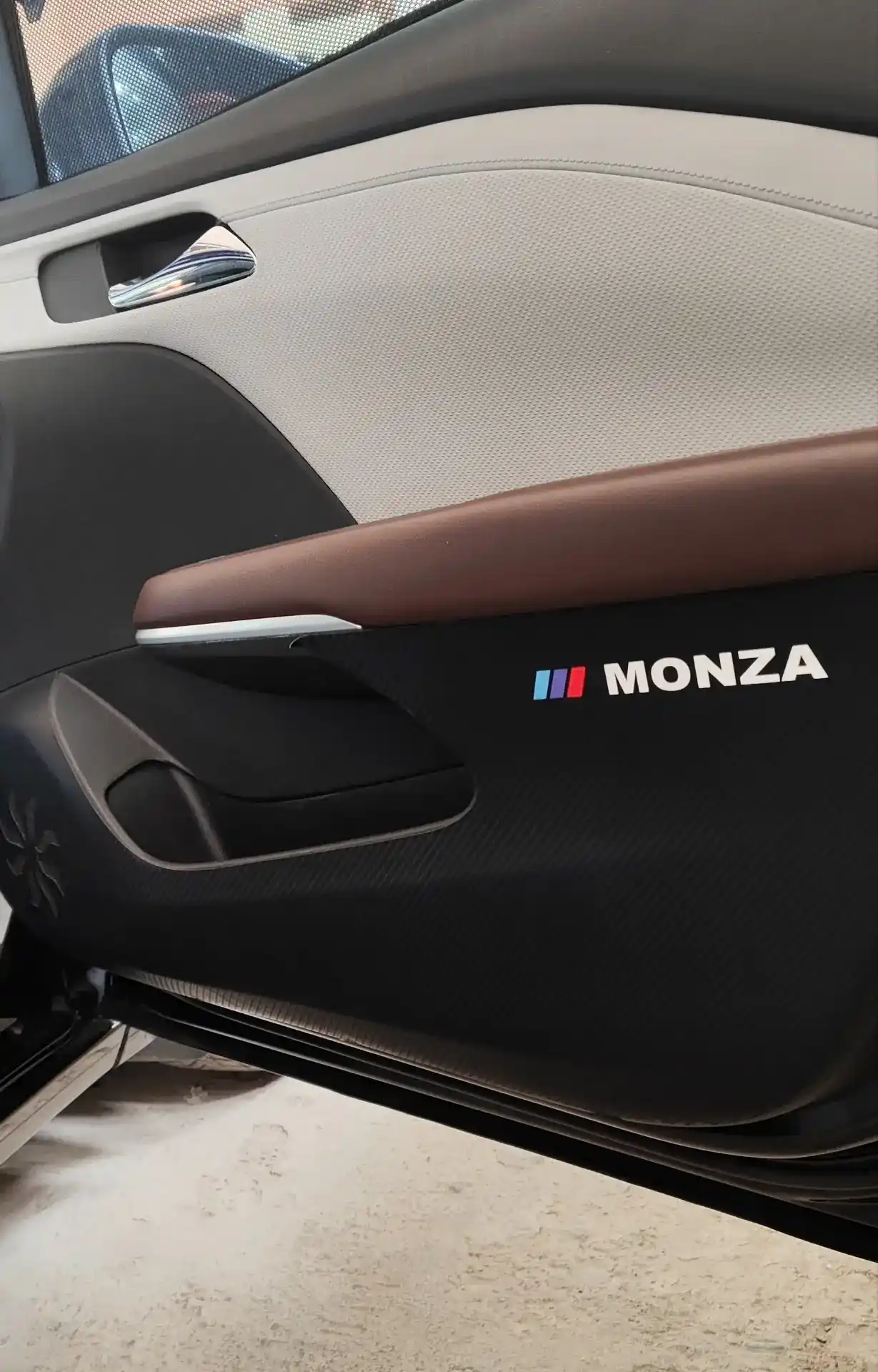 MONZA avtomobili 4-eshigi uchun karbon qoplamalar