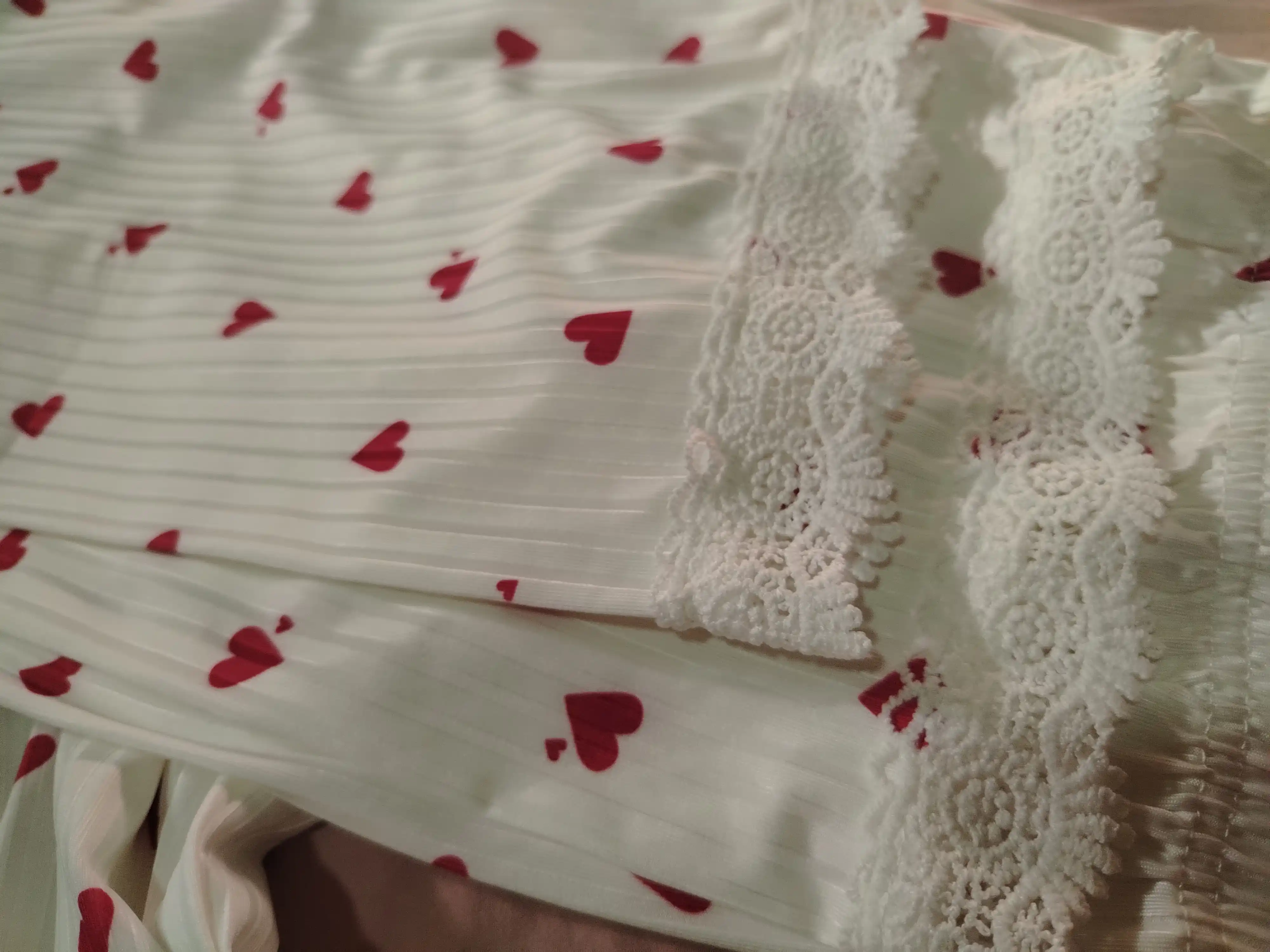 Ayollar uy kiyimi, yurak shaklidagi oq pijama, bahor-yoz uchun