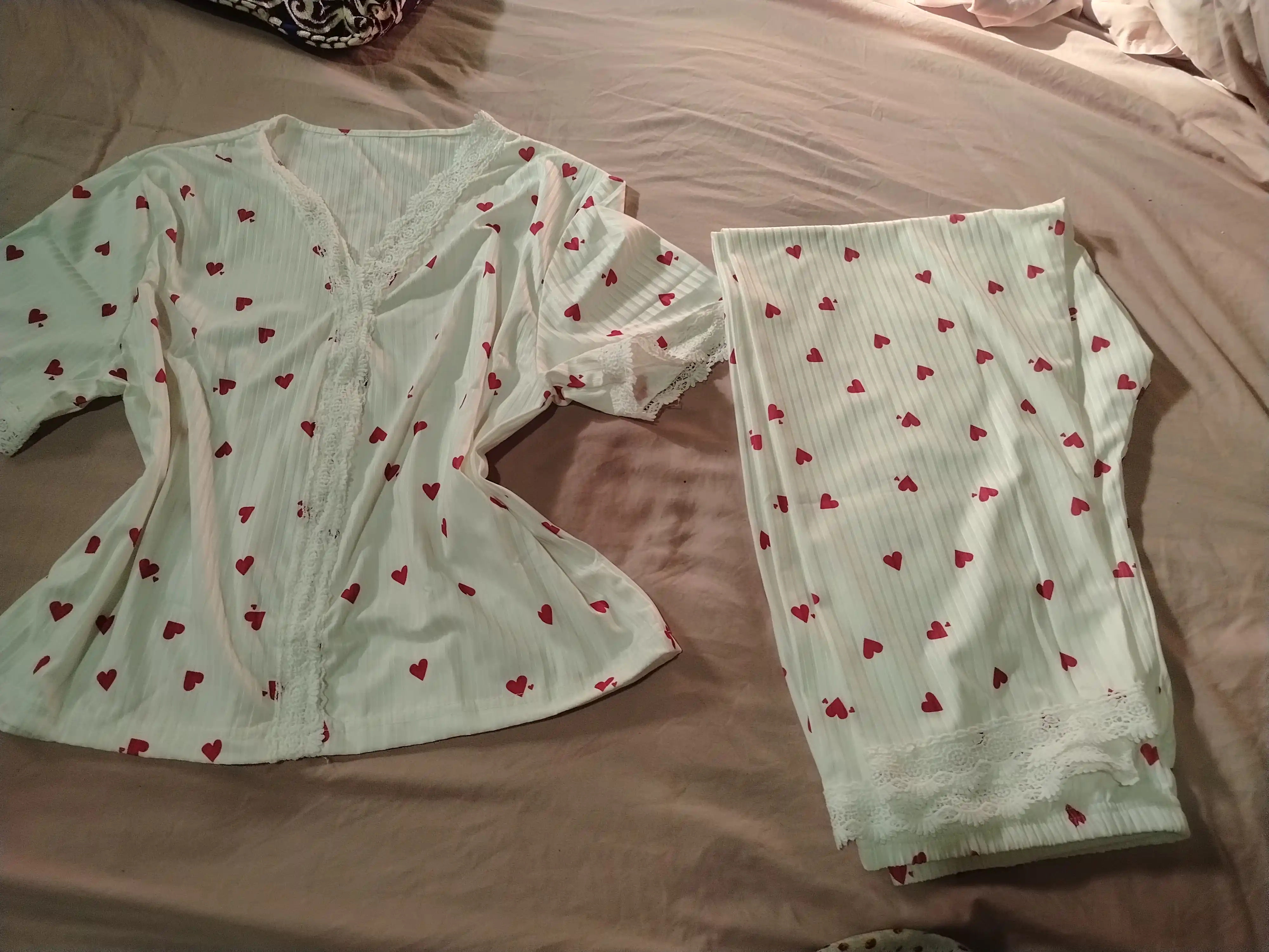 Ayollar uy kiyimi, yurak shaklidagi oq pijama, bahor-yoz uchun