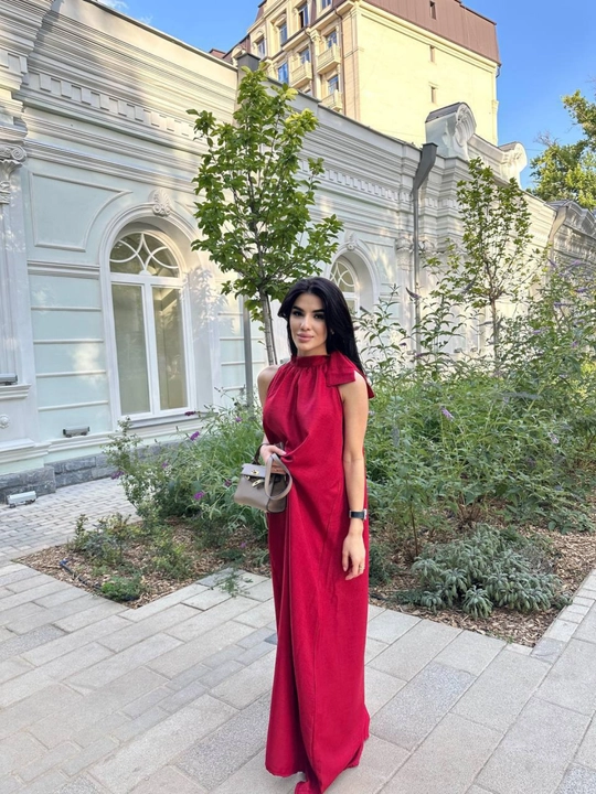 Ayollar ko‘ylagi, zig‘ir matosidan tikilgan, uzun, keng, bo‘ynida bantli, yozgi, 42-52 ga mos keladi - 